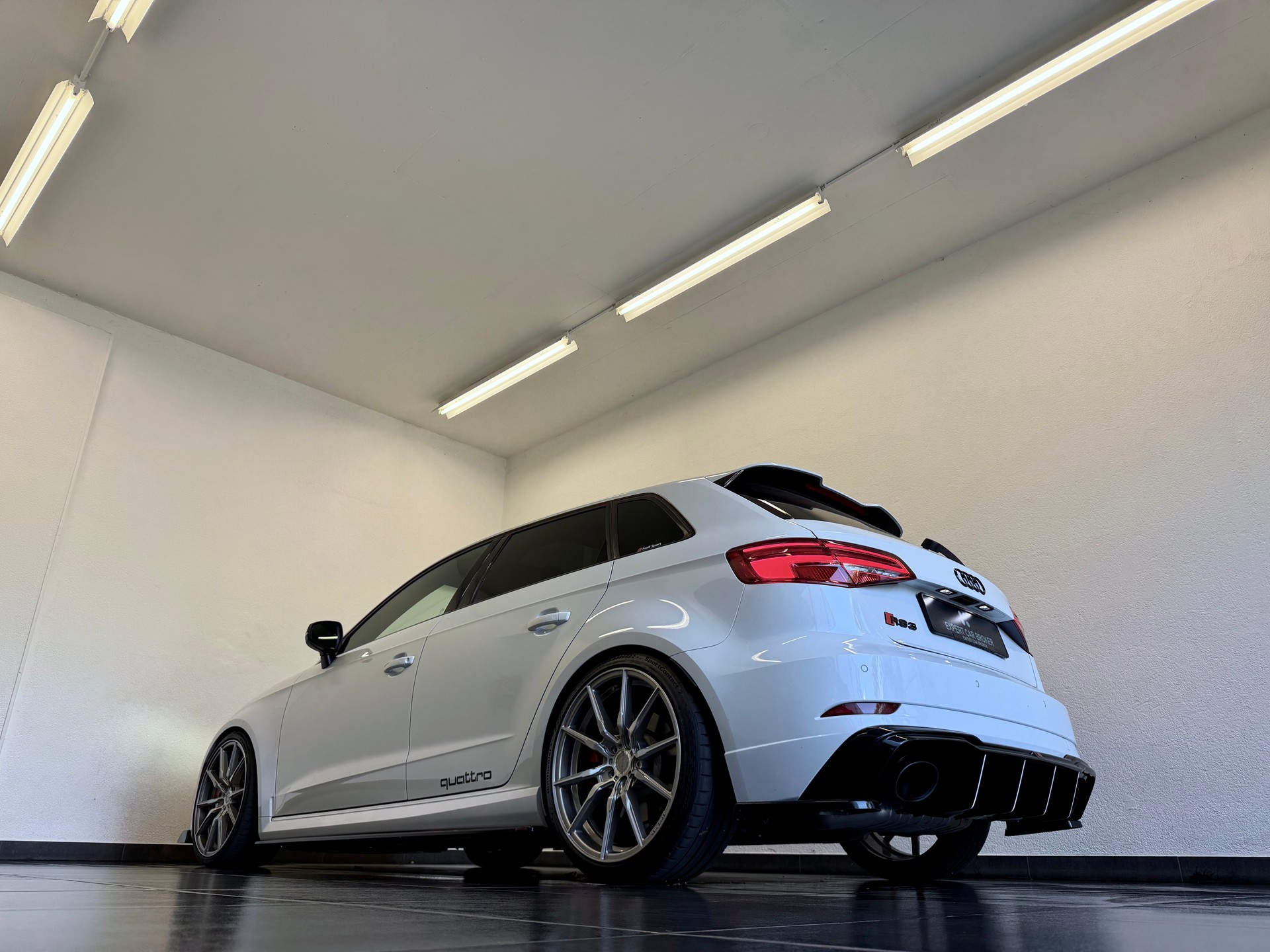 AUDI RS3 Sportback 2.5 TSI quattro S-tronic-image-9
