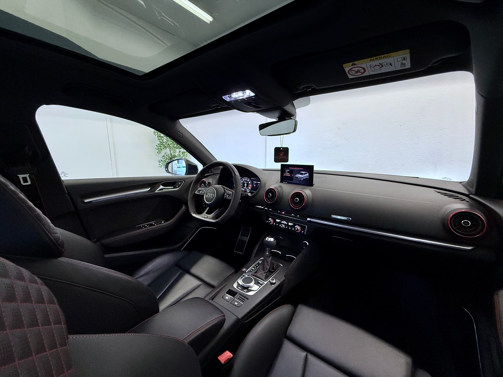 AUDI RS3 Sportback 2.5 TSI quattro S-tronic-image-22