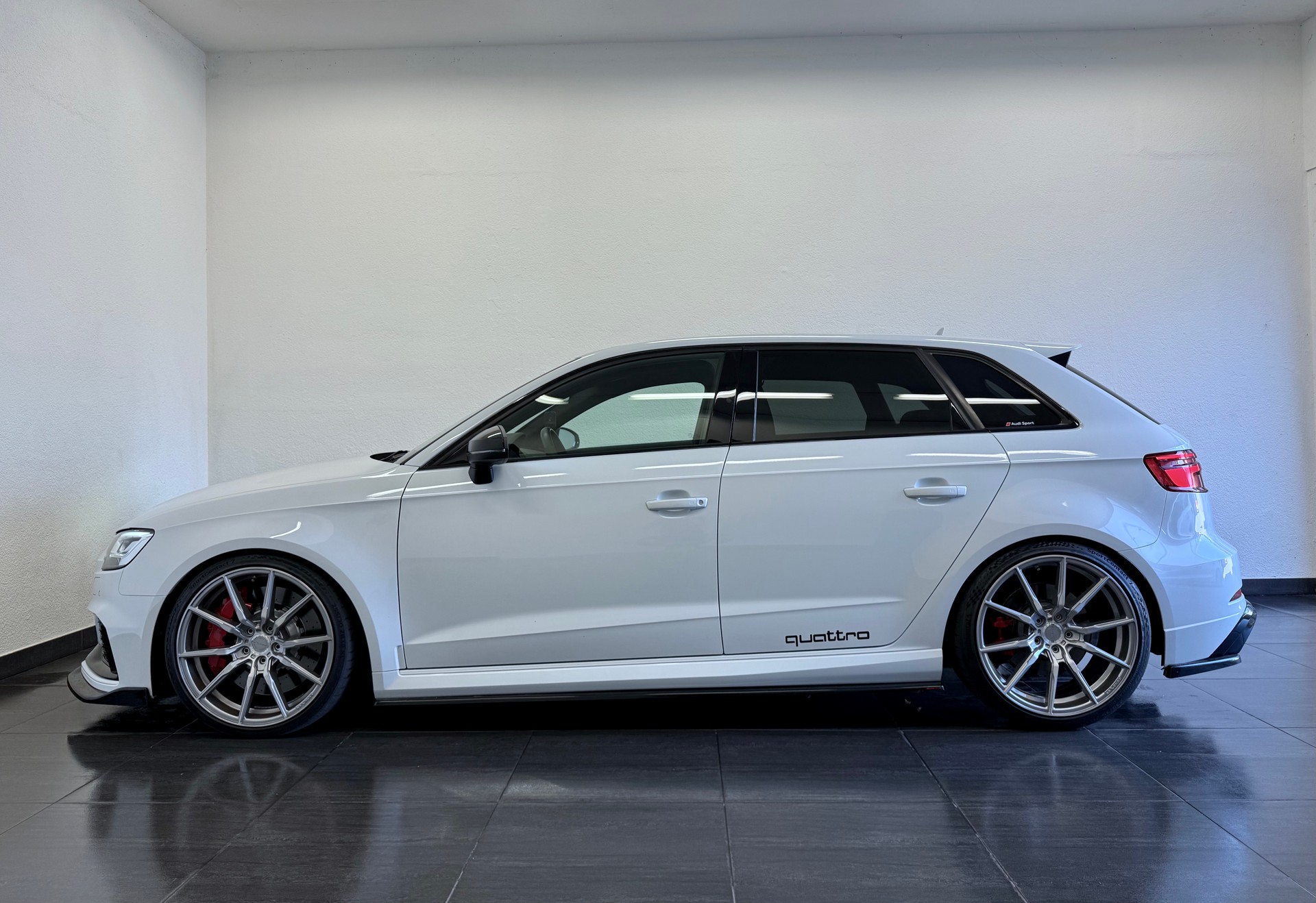 AUDI RS3 Sportback 2.5 TSI quattro S-tronic-image-10