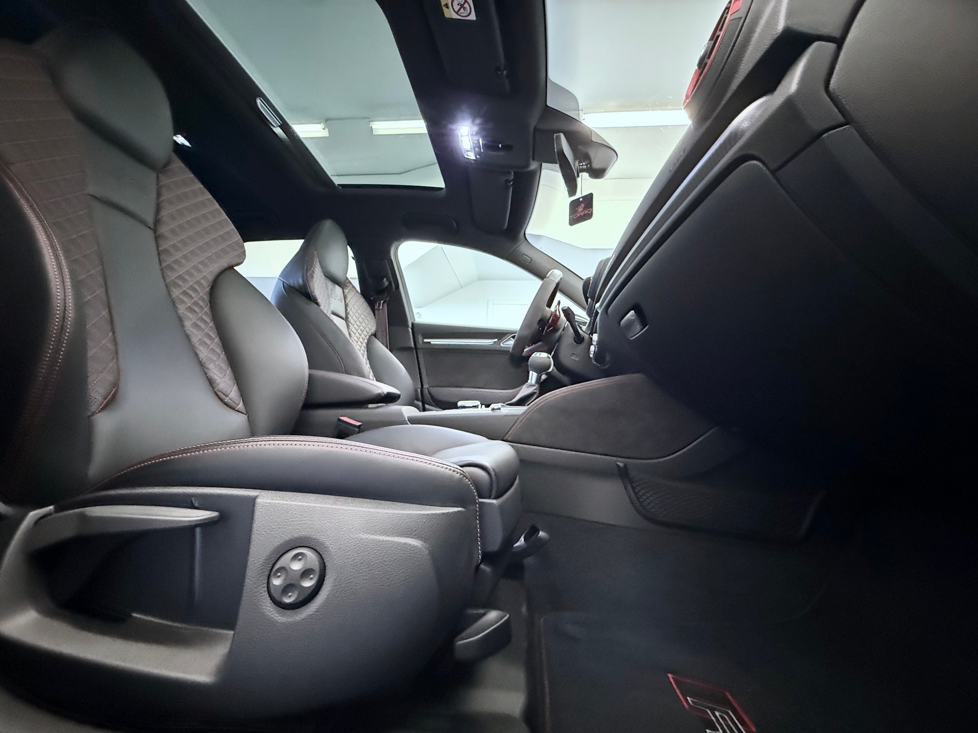 AUDI RS3 Sportback 2.5 TSI quattro S-tronic-image-24