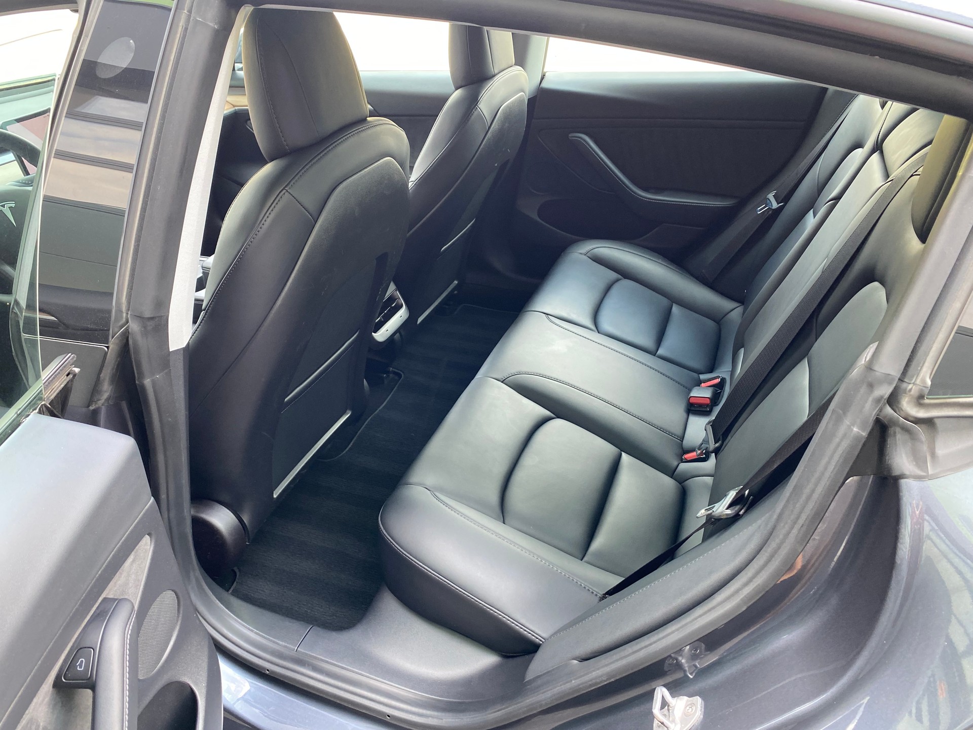 TESLA Model 3 Performance Dual Motor AWD-image-16