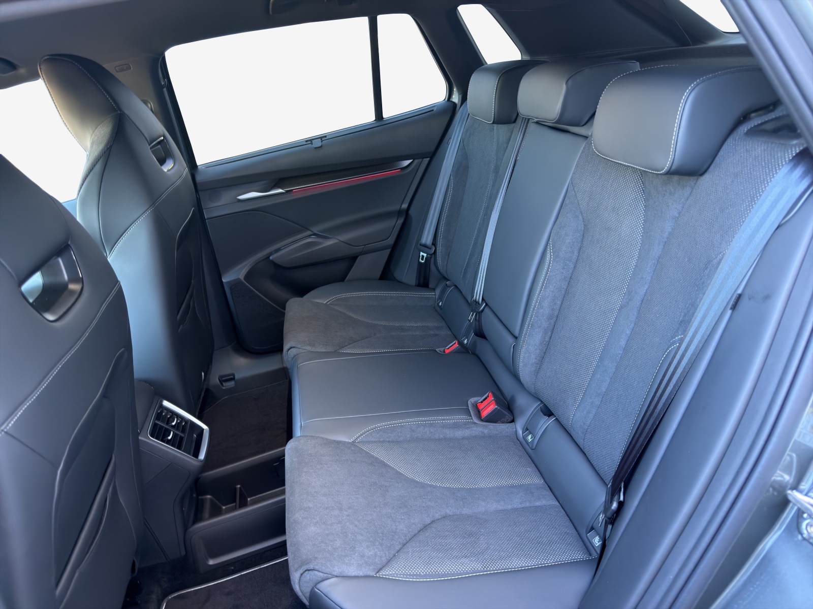 SKODA Elroq Sportline 85 4x4-image-11