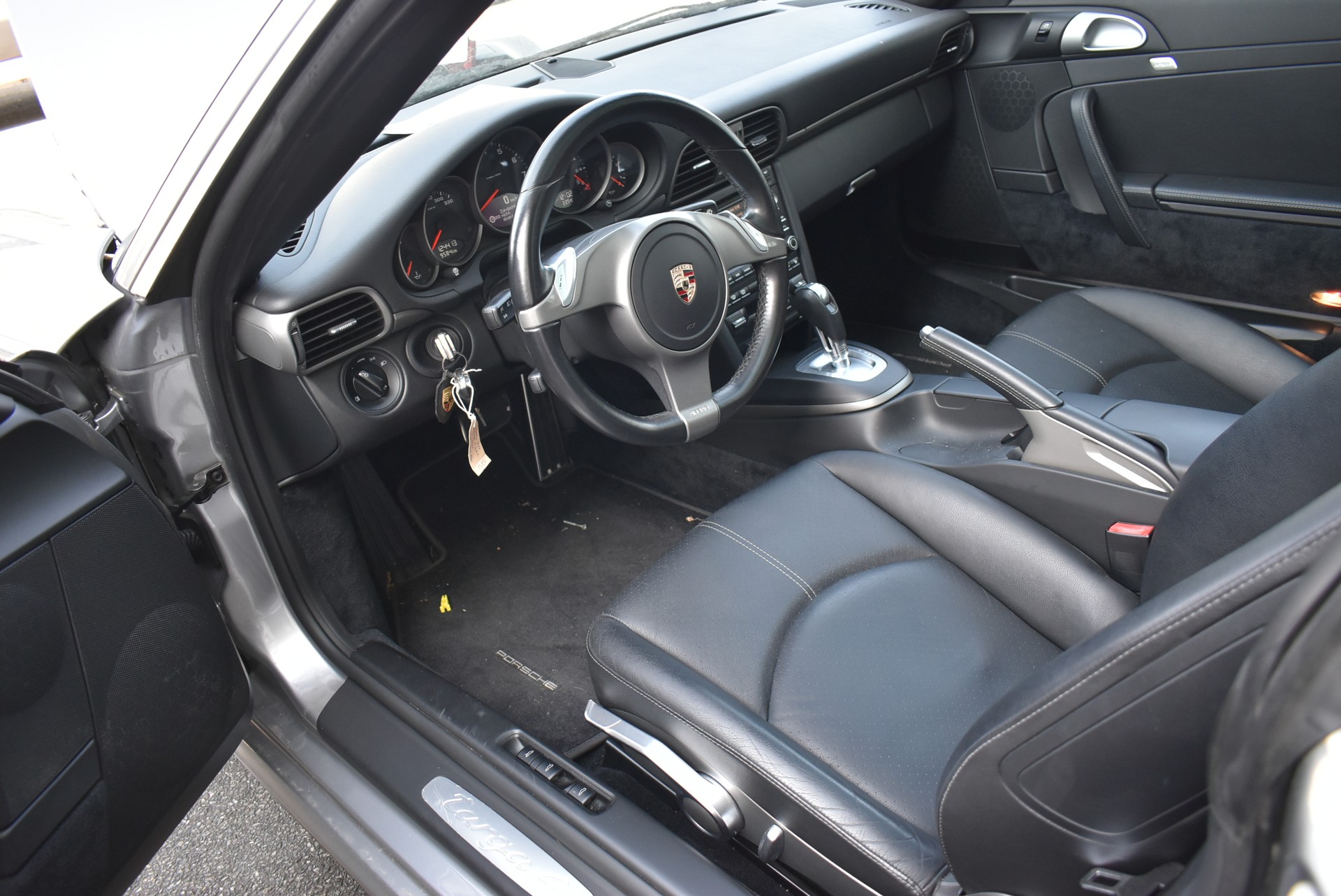 PORSCHE 911 Targa 4-image-2