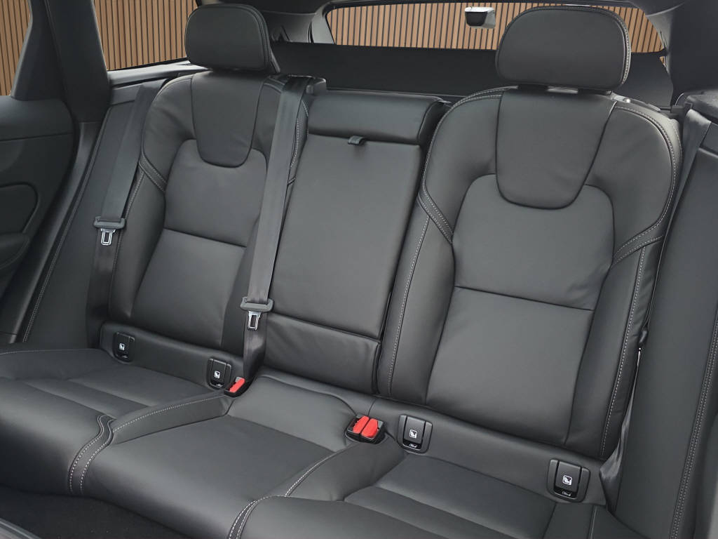 VOLVO XC60 2.0 T8 TE Black Edition eAWD-image-14