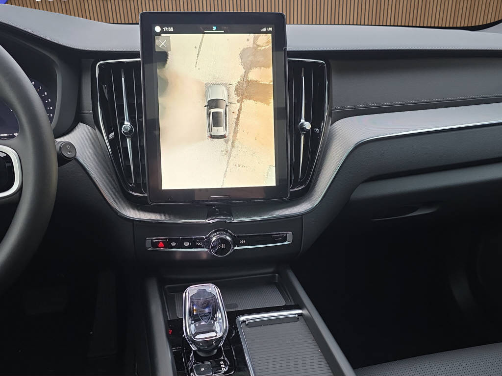VOLVO XC60 2.0 T8 TE Black Edition eAWD-image-15