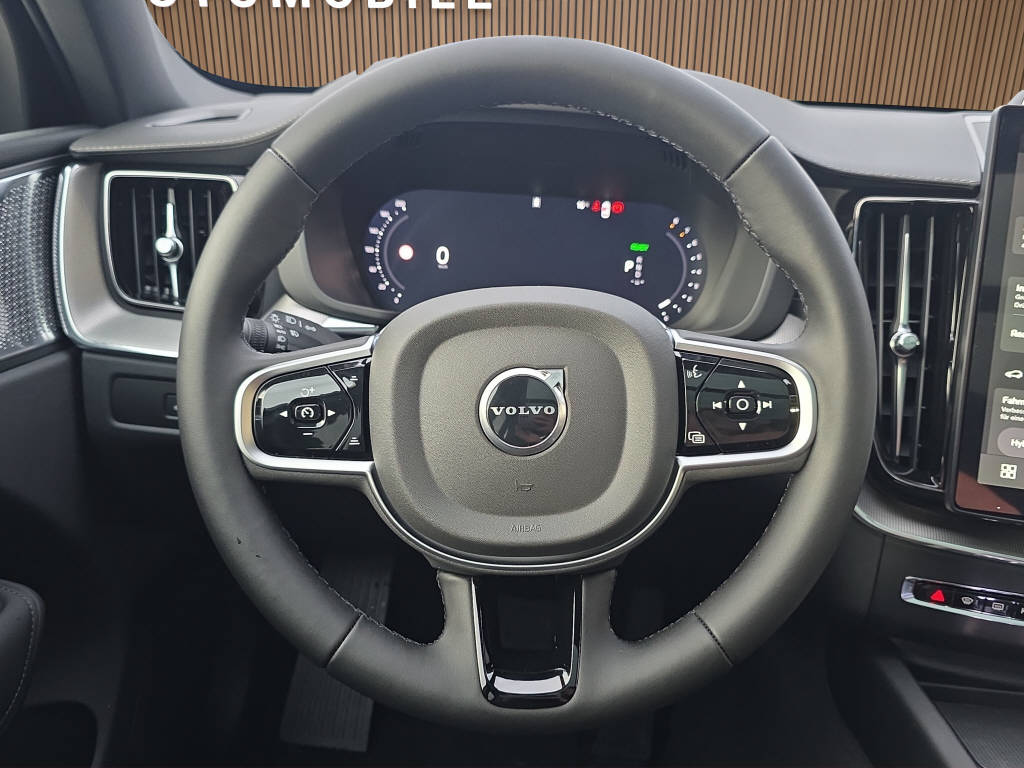 VOLVO XC60 2.0 T8 TE Black Edition eAWD-image-10