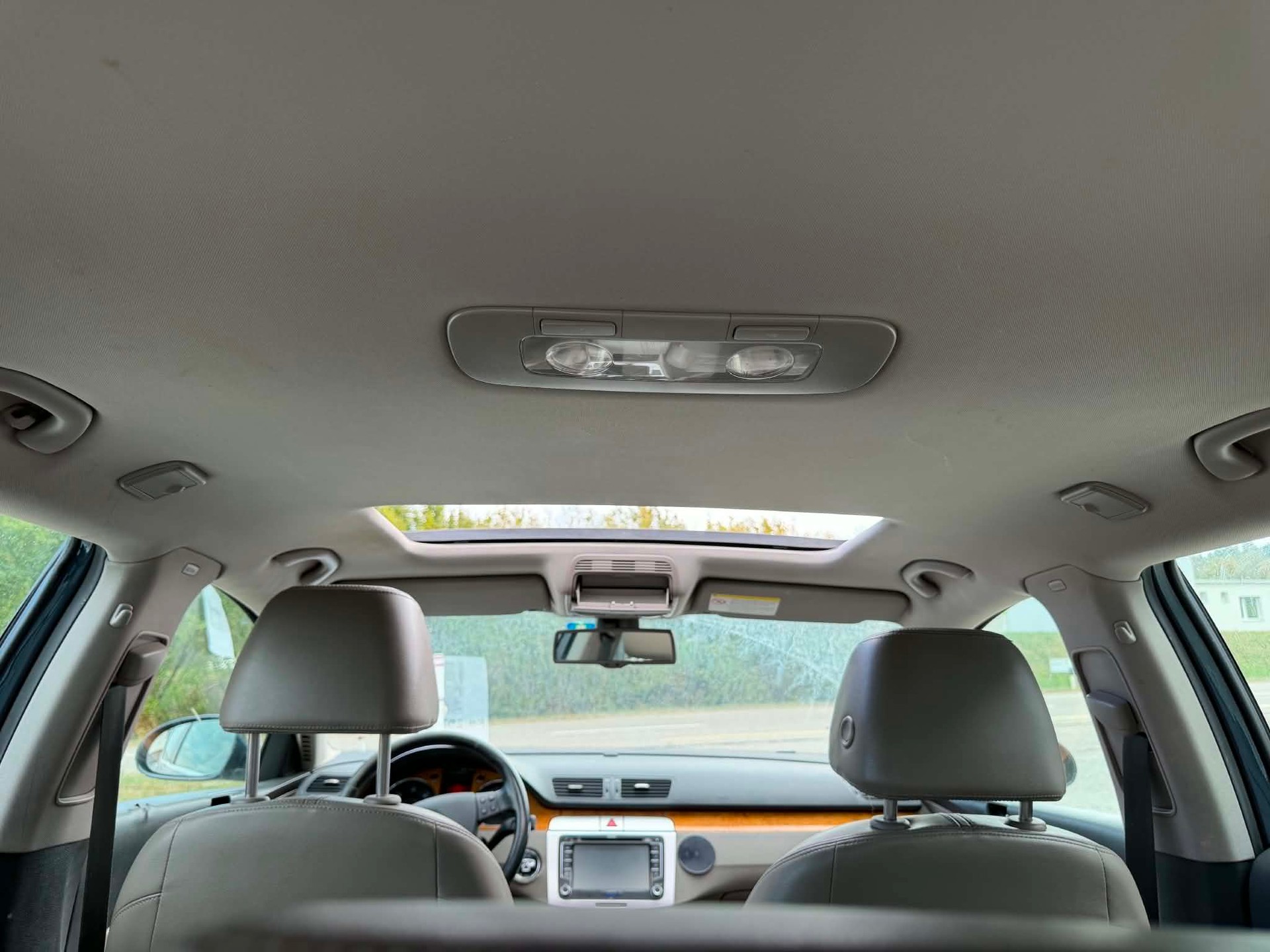 VW Passat Variant 2.0 TDI Sportline 4Motion-image-4