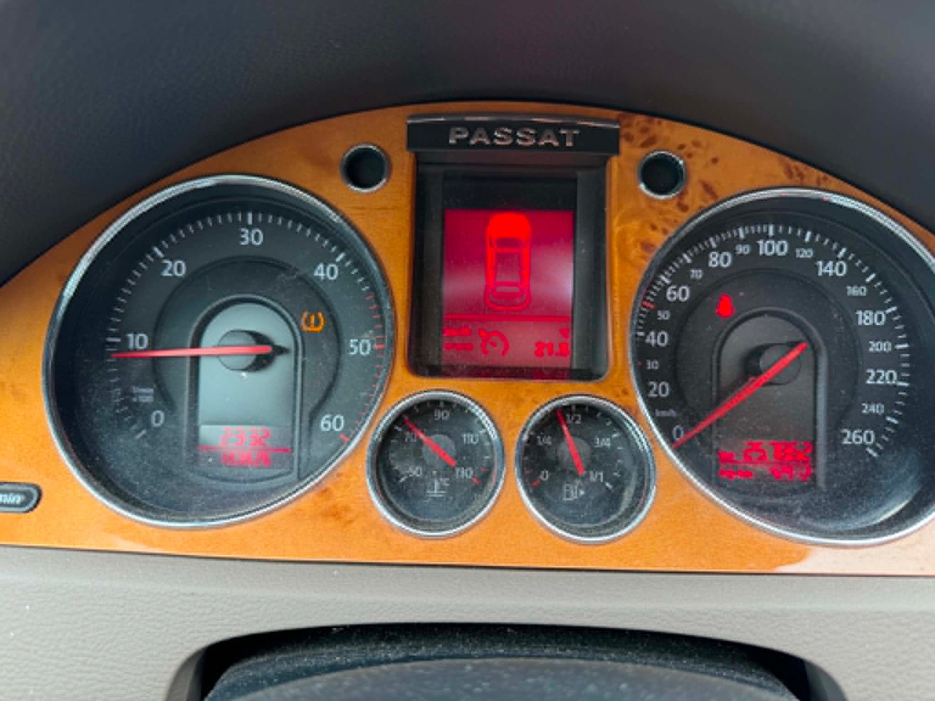 VW Passat Variant 2.0 TDI Sportline 4Motion-image-9