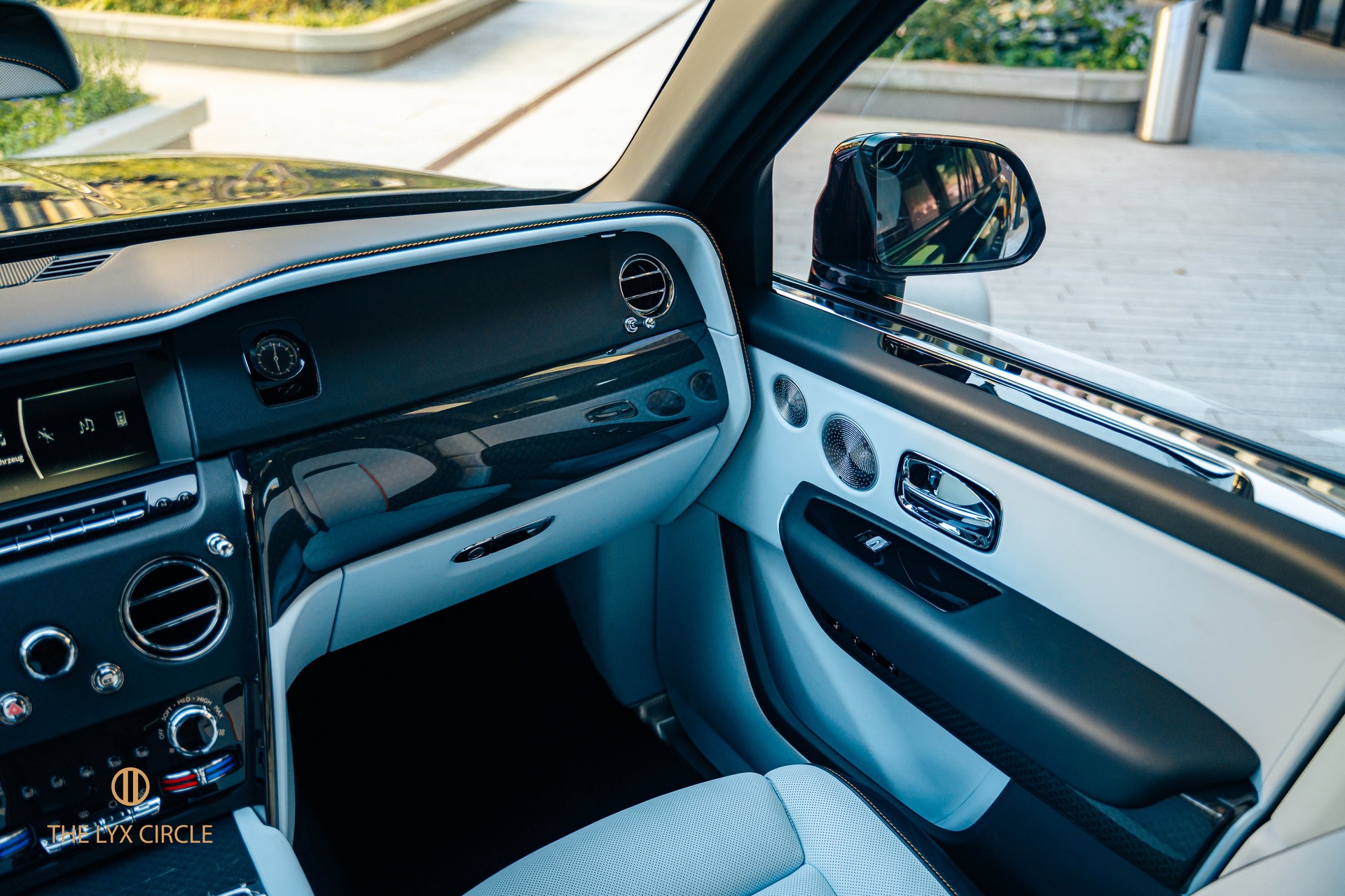 ROLLS-ROYCE Cullinan 6.7 V12 Black Badge-image-11