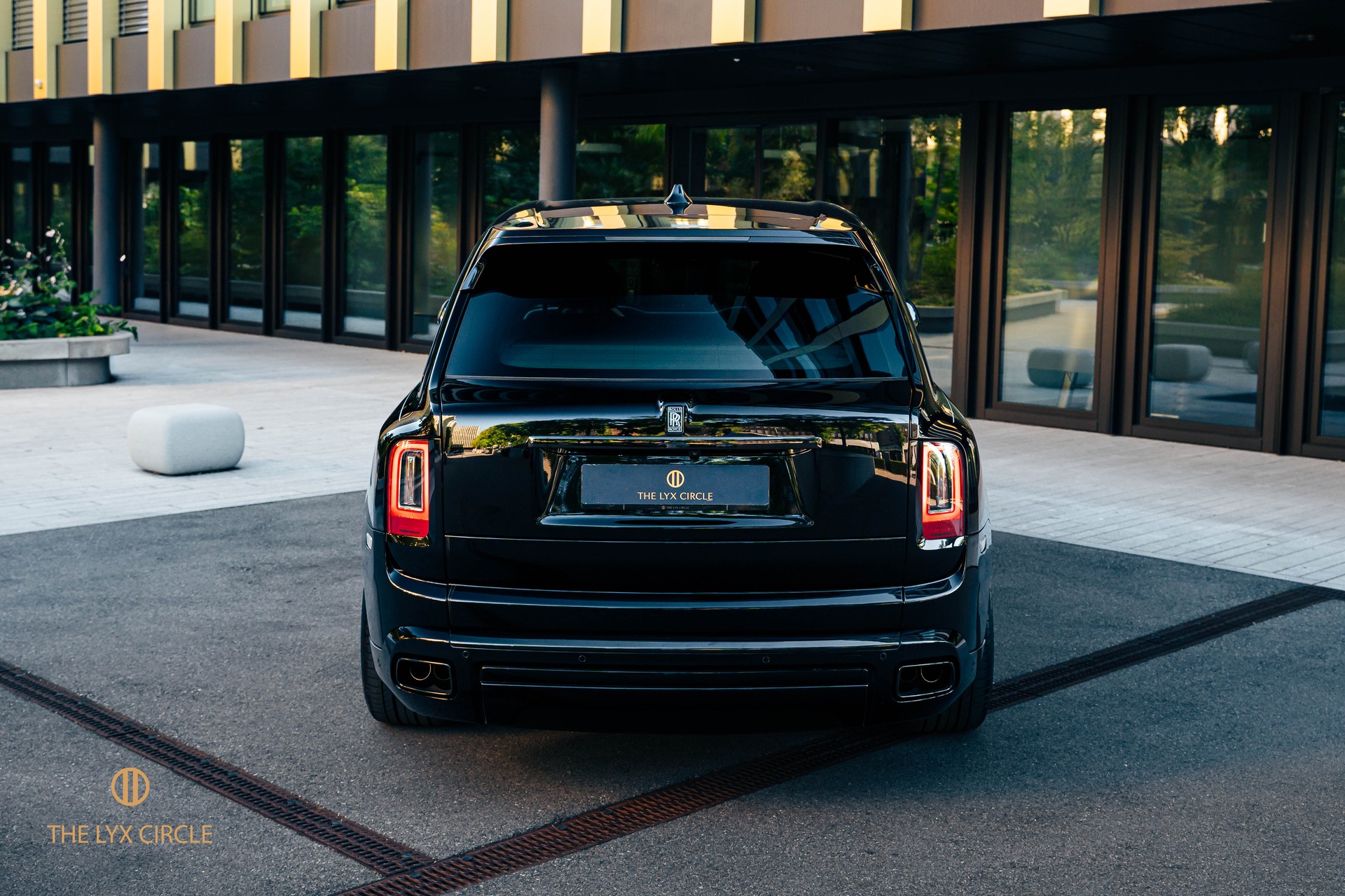 ROLLS-ROYCE Cullinan 6.7 V12 Black Badge-image-4