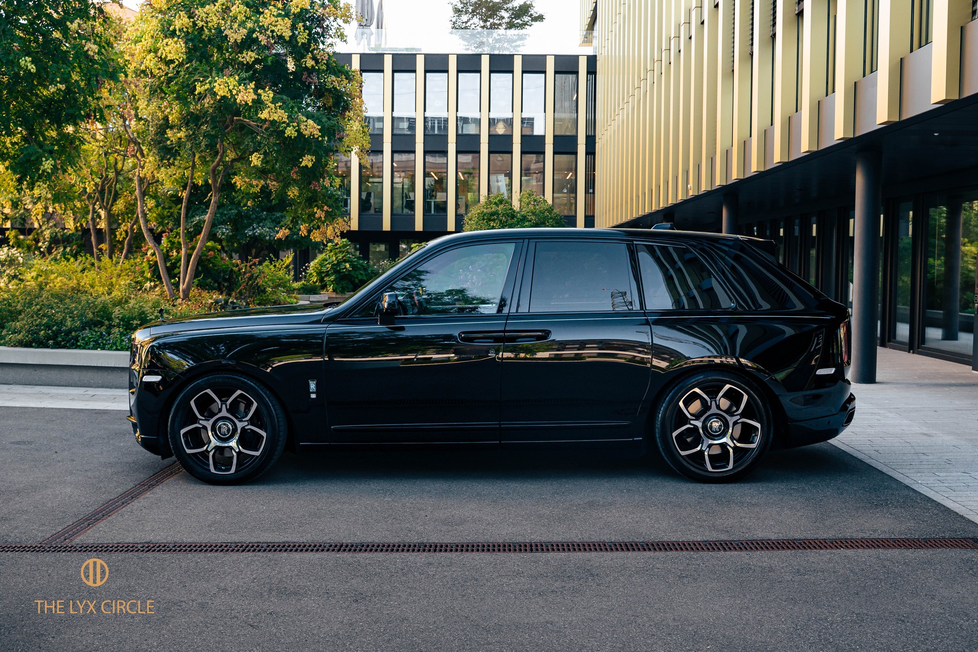 ROLLS-ROYCE Cullinan 6.7 V12 Black Badge-image-2