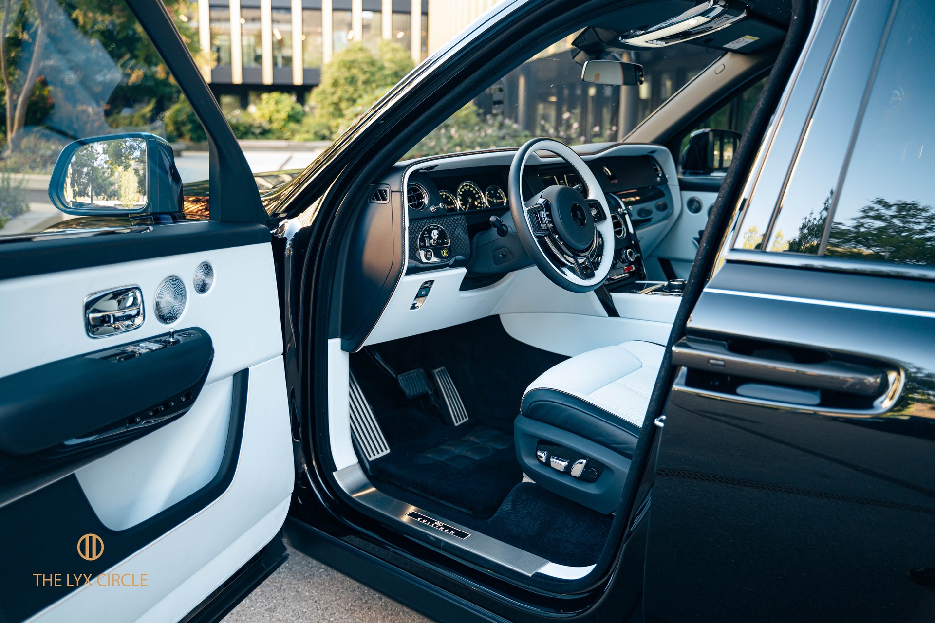 ROLLS-ROYCE Cullinan 6.7 V12 Black Badge-image-8