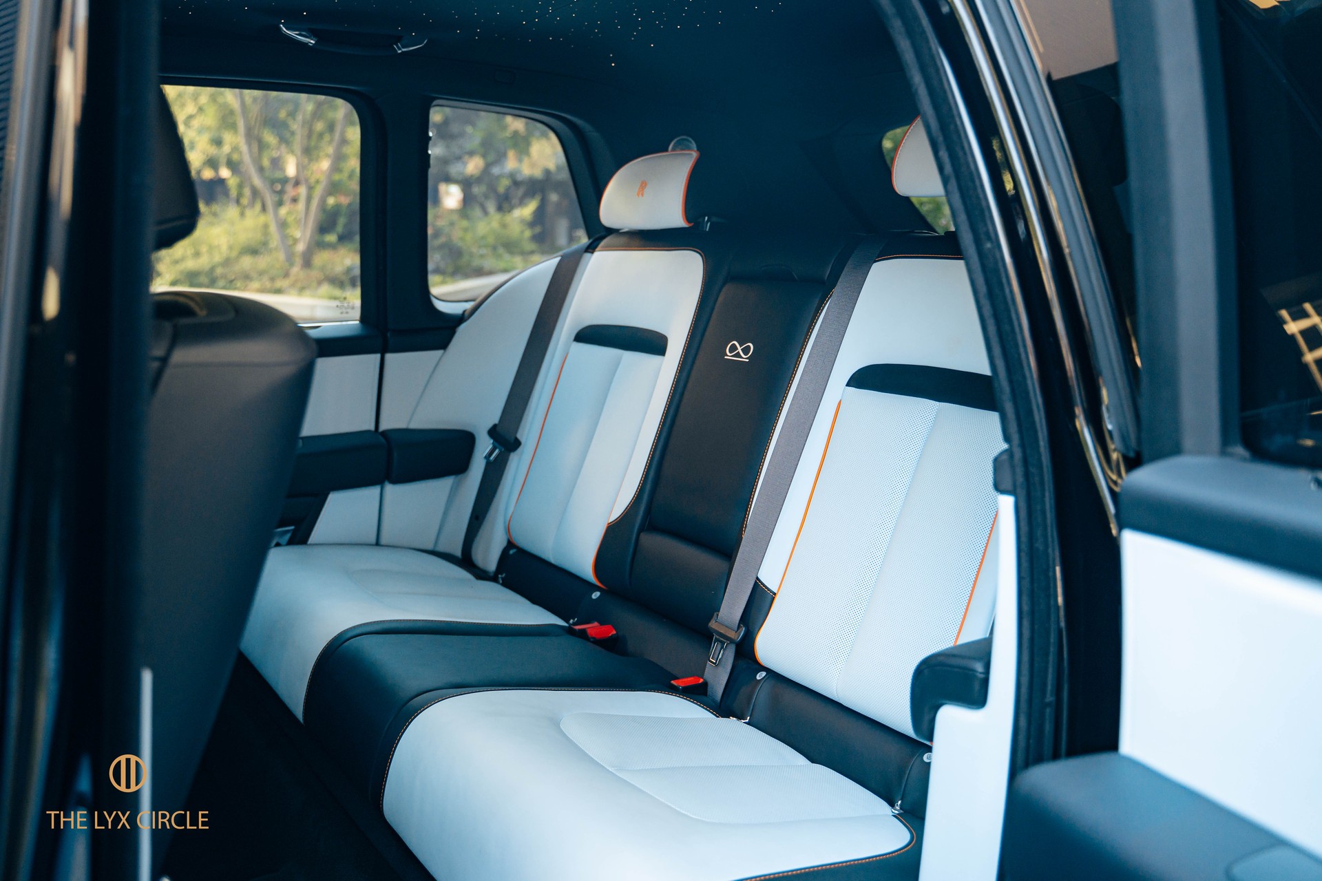 ROLLS-ROYCE Cullinan 6.7 V12 Black Badge-image-12