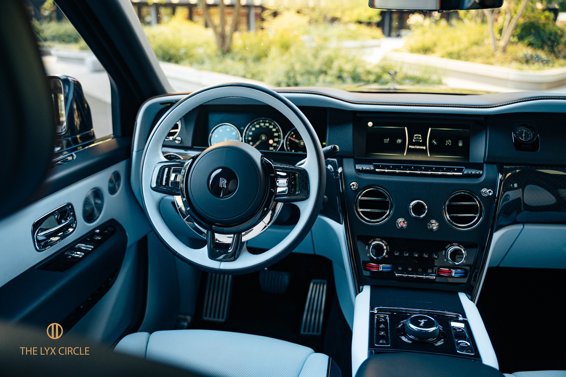 ROLLS-ROYCE Cullinan 6.7 V12 Black Badge-image-10