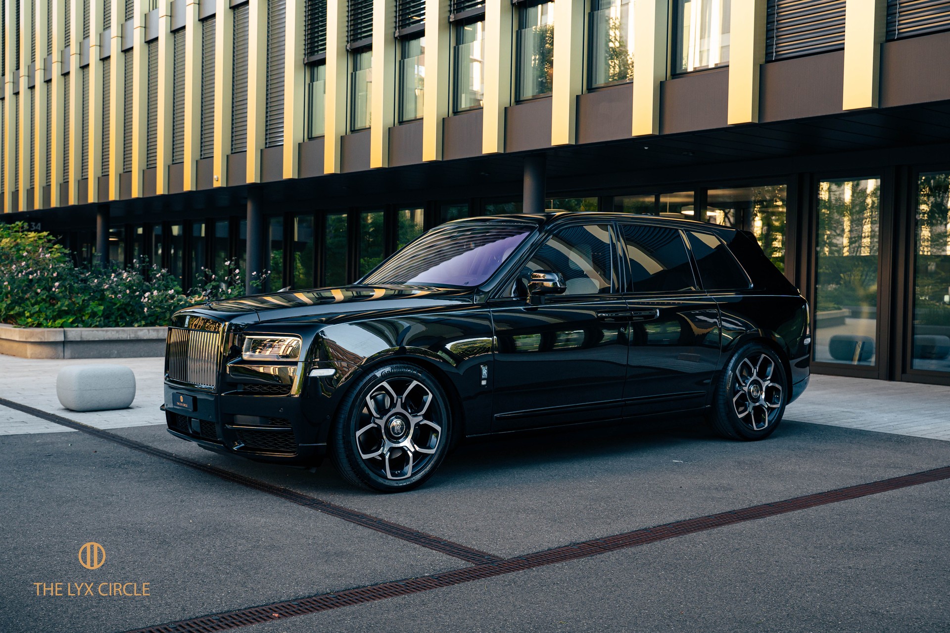 ROLLS-ROYCE Cullinan 6.7 V12 Black Badge-image-1