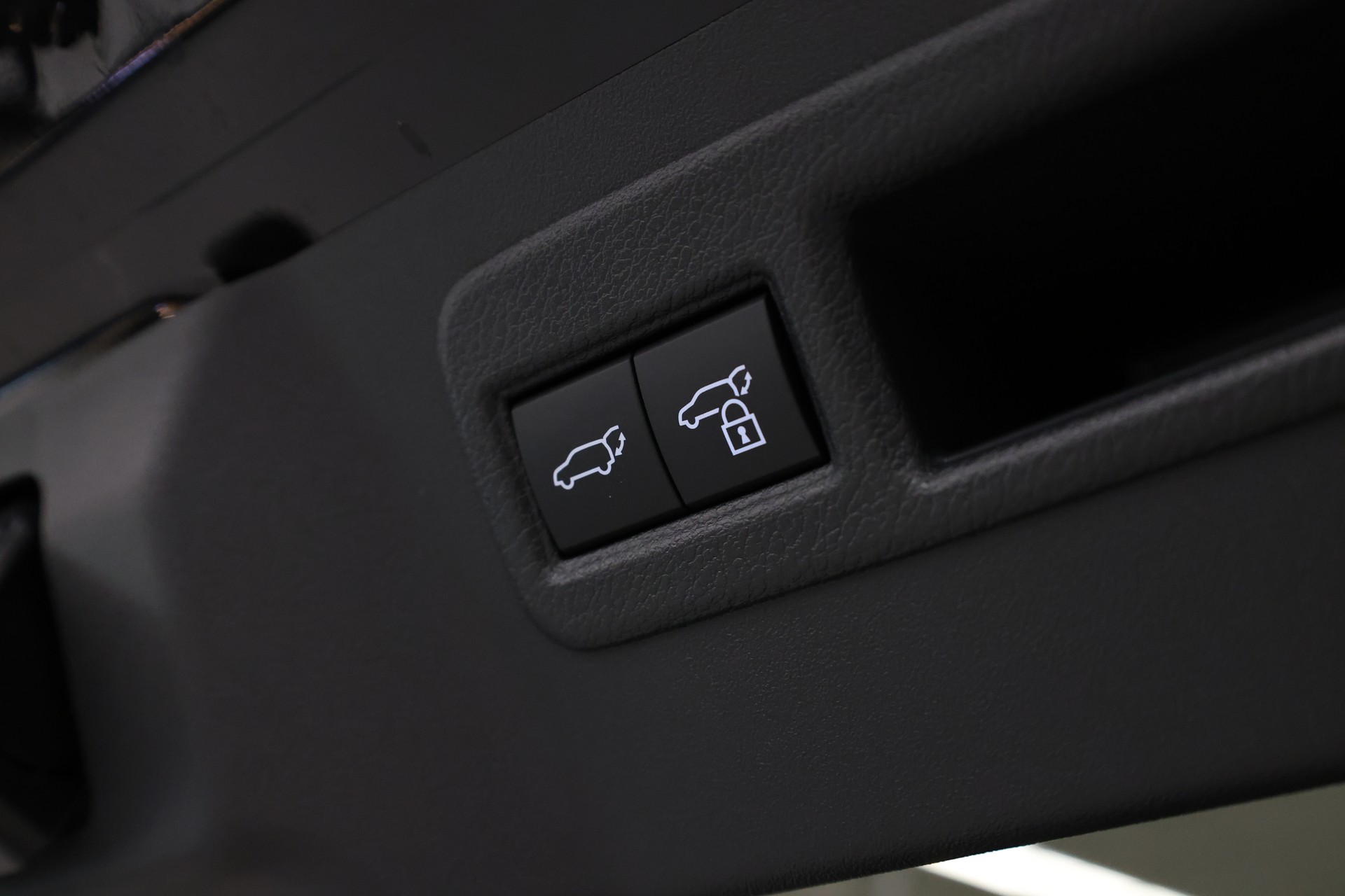 TOYOTA C-HR+ Style ICON FWD-image-16