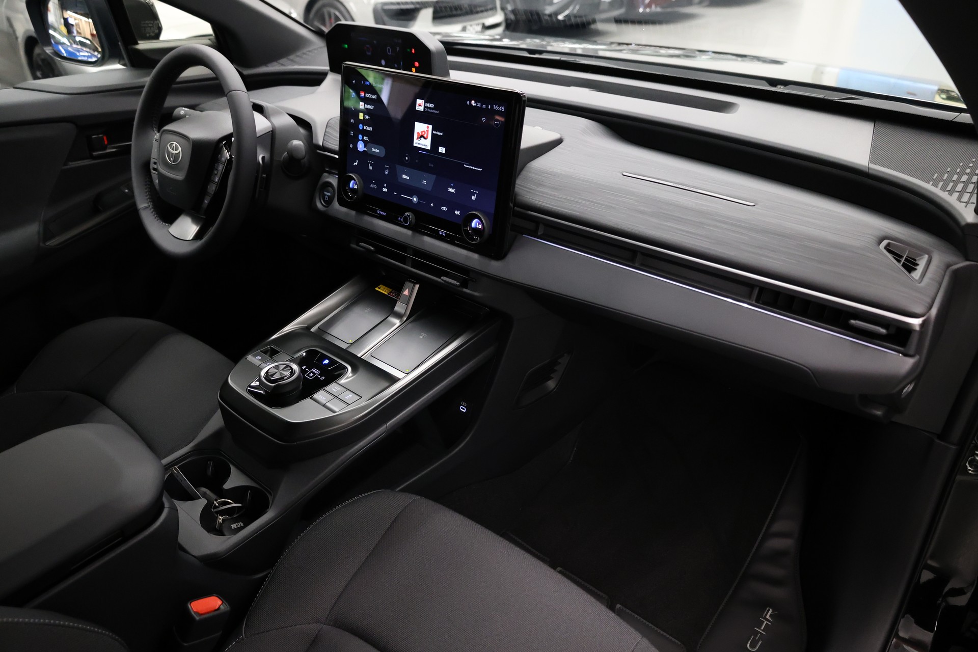 TOYOTA C-HR+ Style ICON FWD-image-22