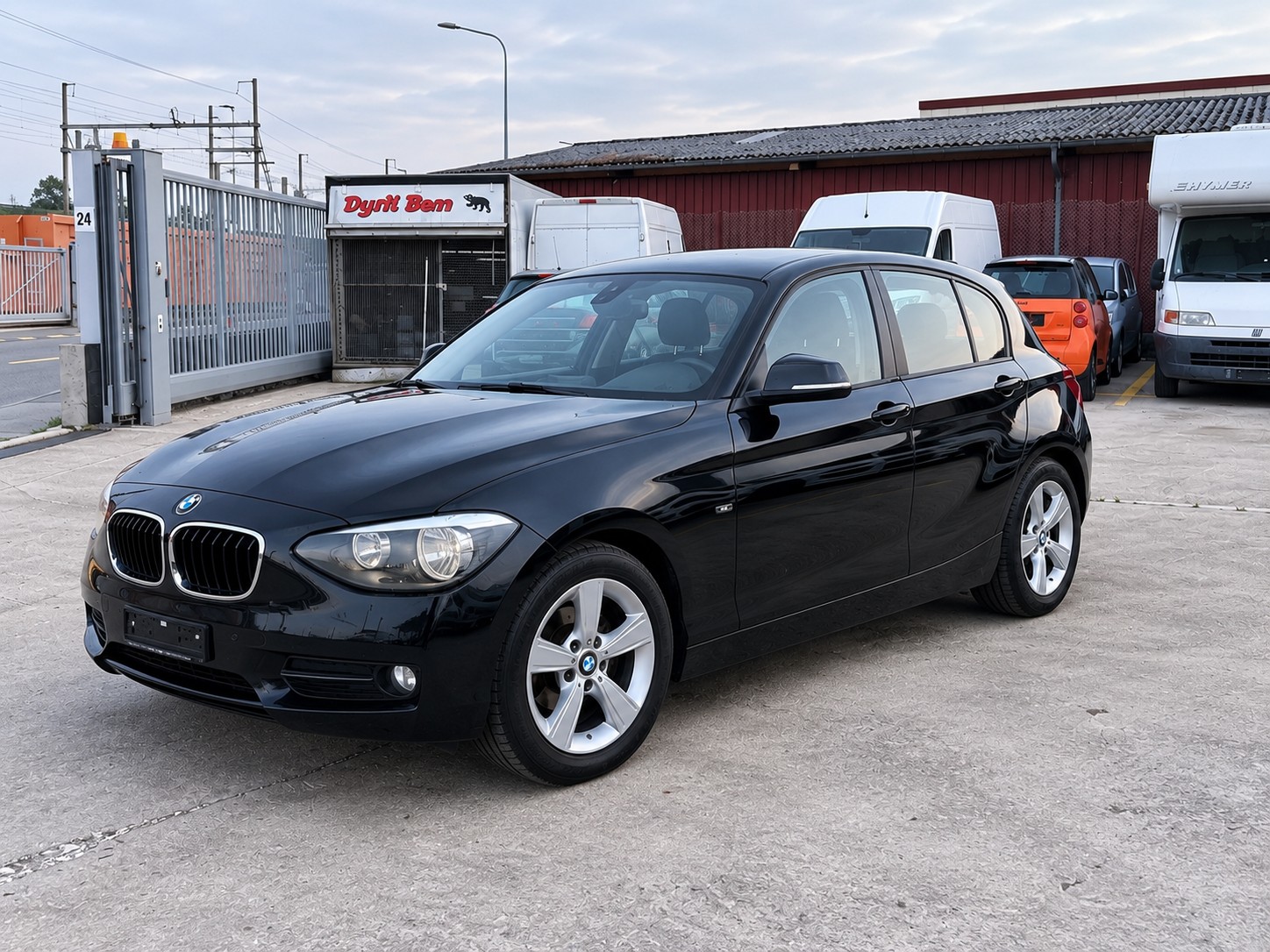 BMW 118d Sport Line-image-0
