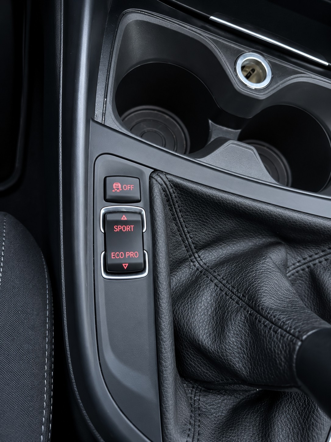 BMW 118d Sport Line-image-10