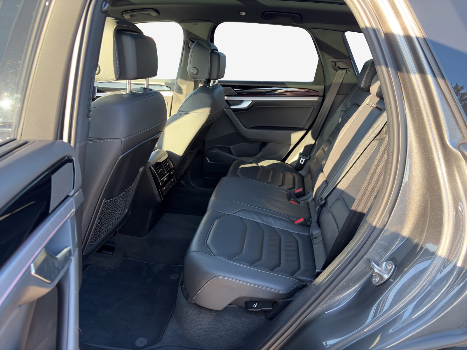 VW Touareg 3.0 TDI R Line Tiptronic-image-11