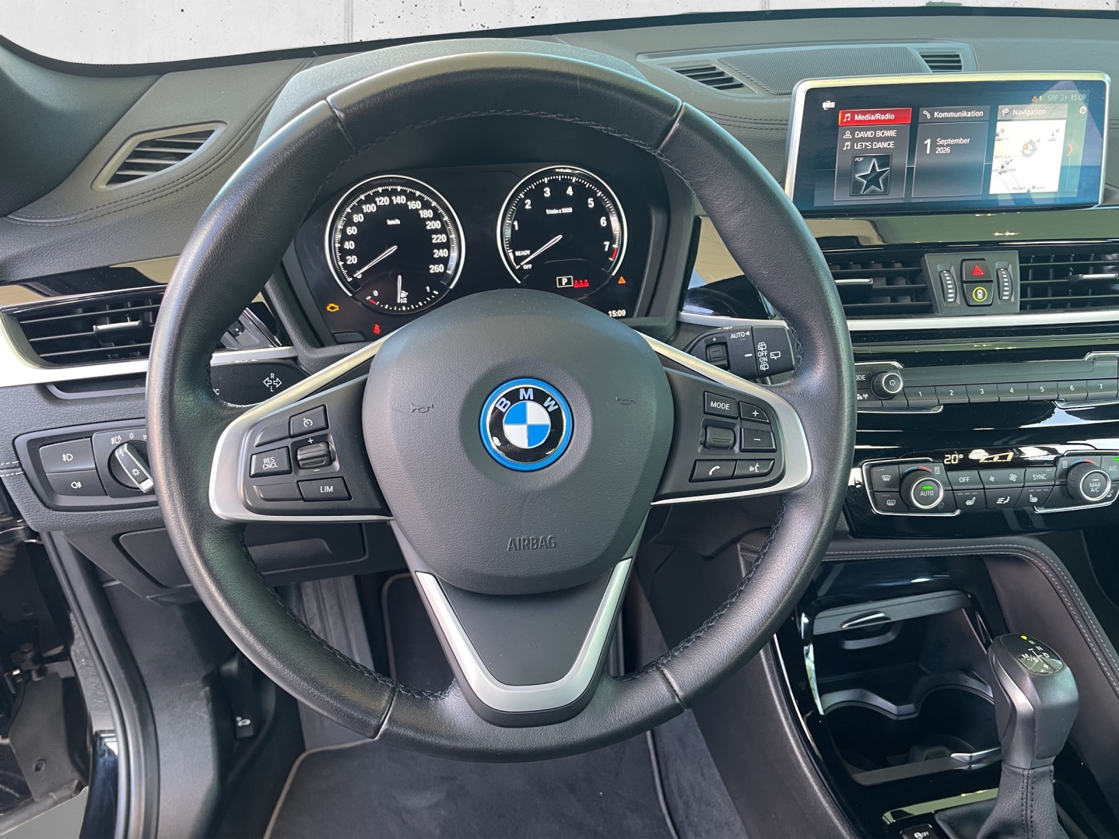BMW X1 xDrive 25e Sport Line-image-11