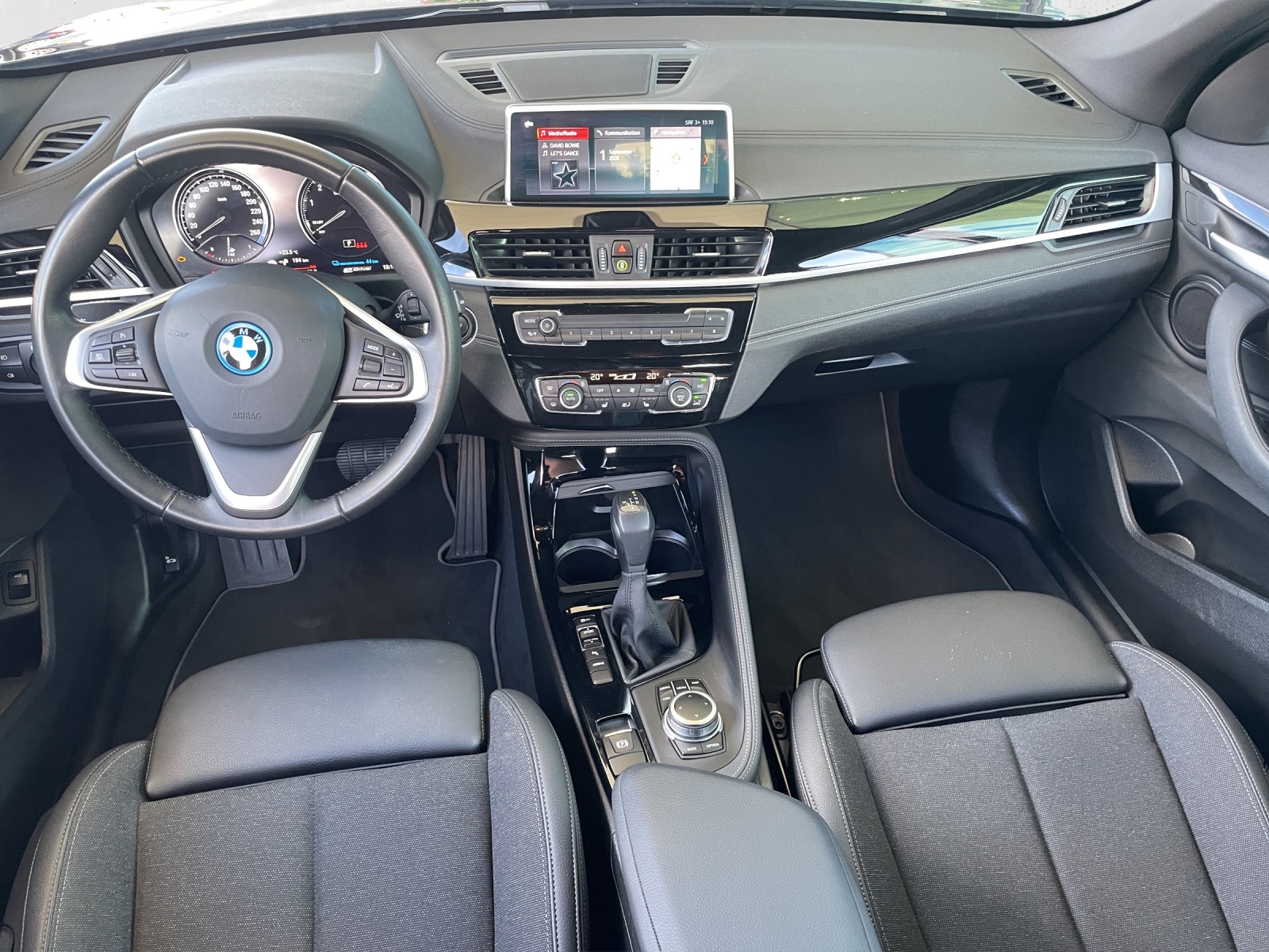 BMW X1 xDrive 25e Sport Line-image-15