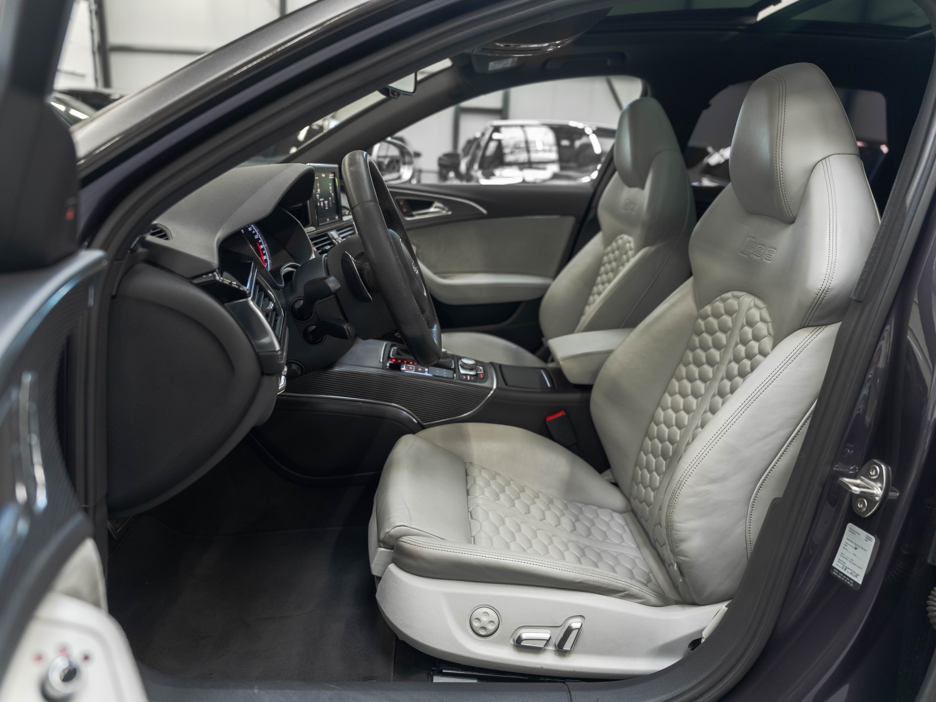 AUDI RS6 Avant 4.0 TFSI V8 quattro Tiptronic-image-8