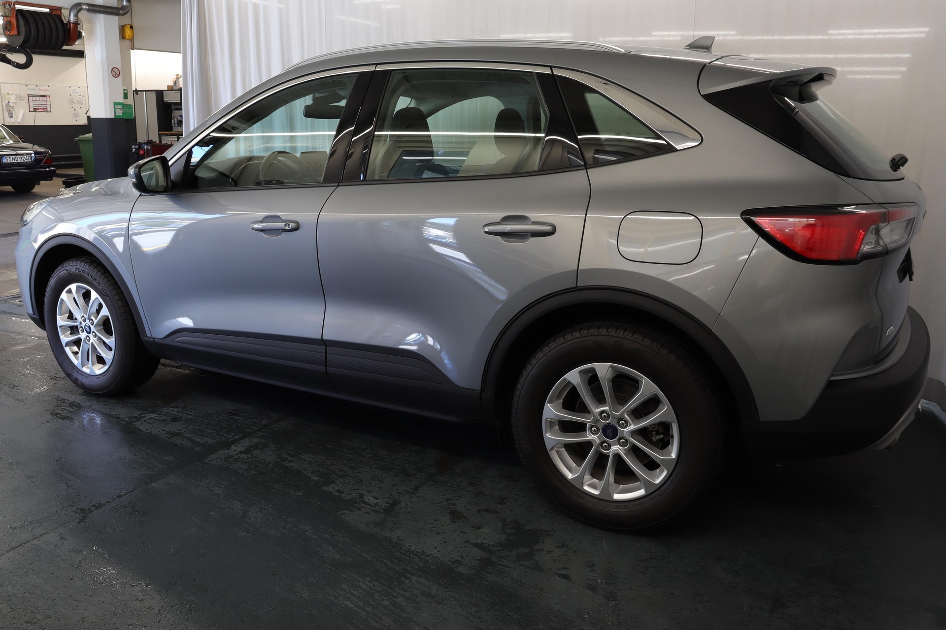 FORD Kuga 2.0 EcoBlue Titanium 4x4-showroom-element-1