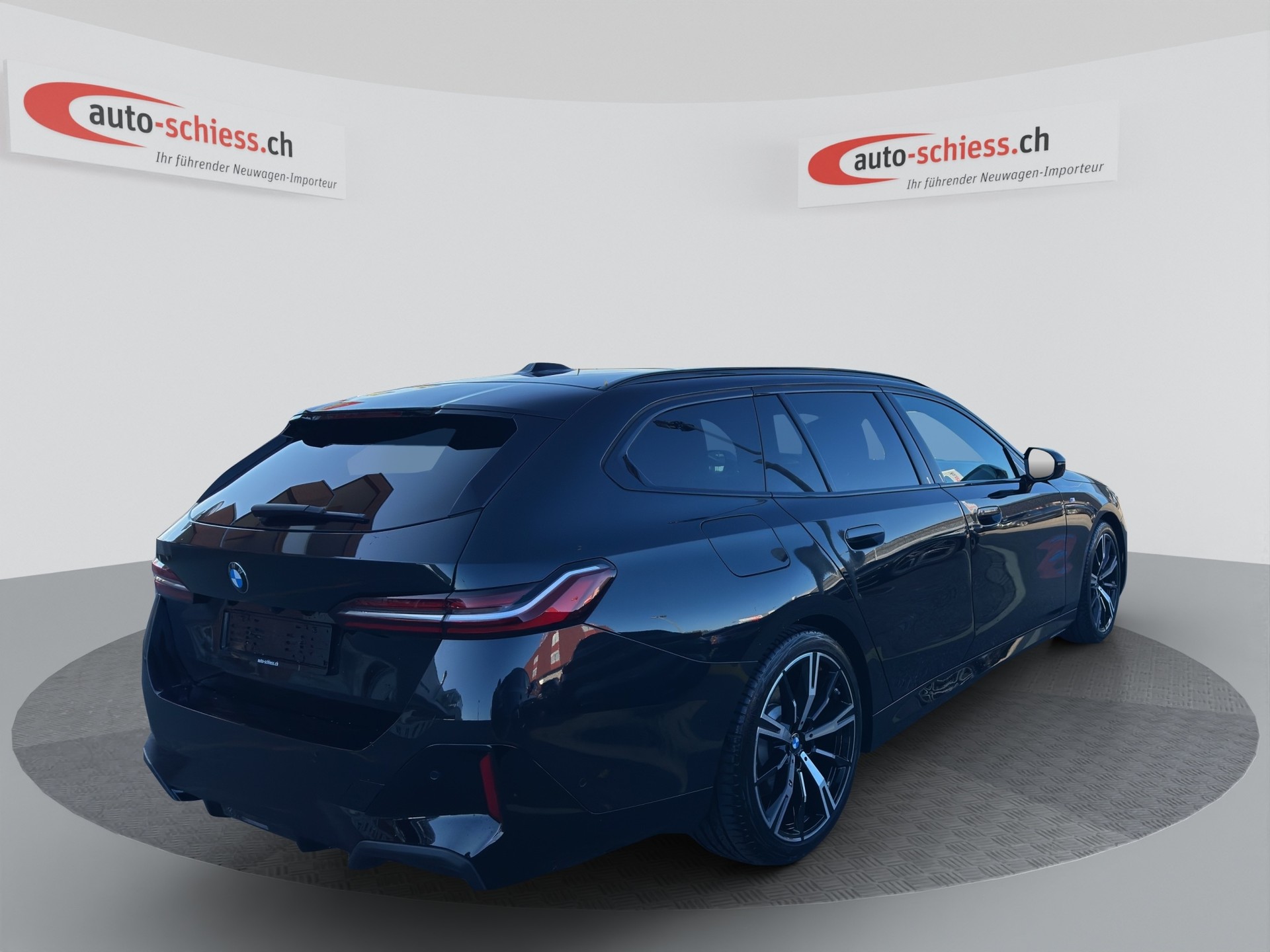 BMW 520 d xDrive Touring M Sport Shadow Line-image-1