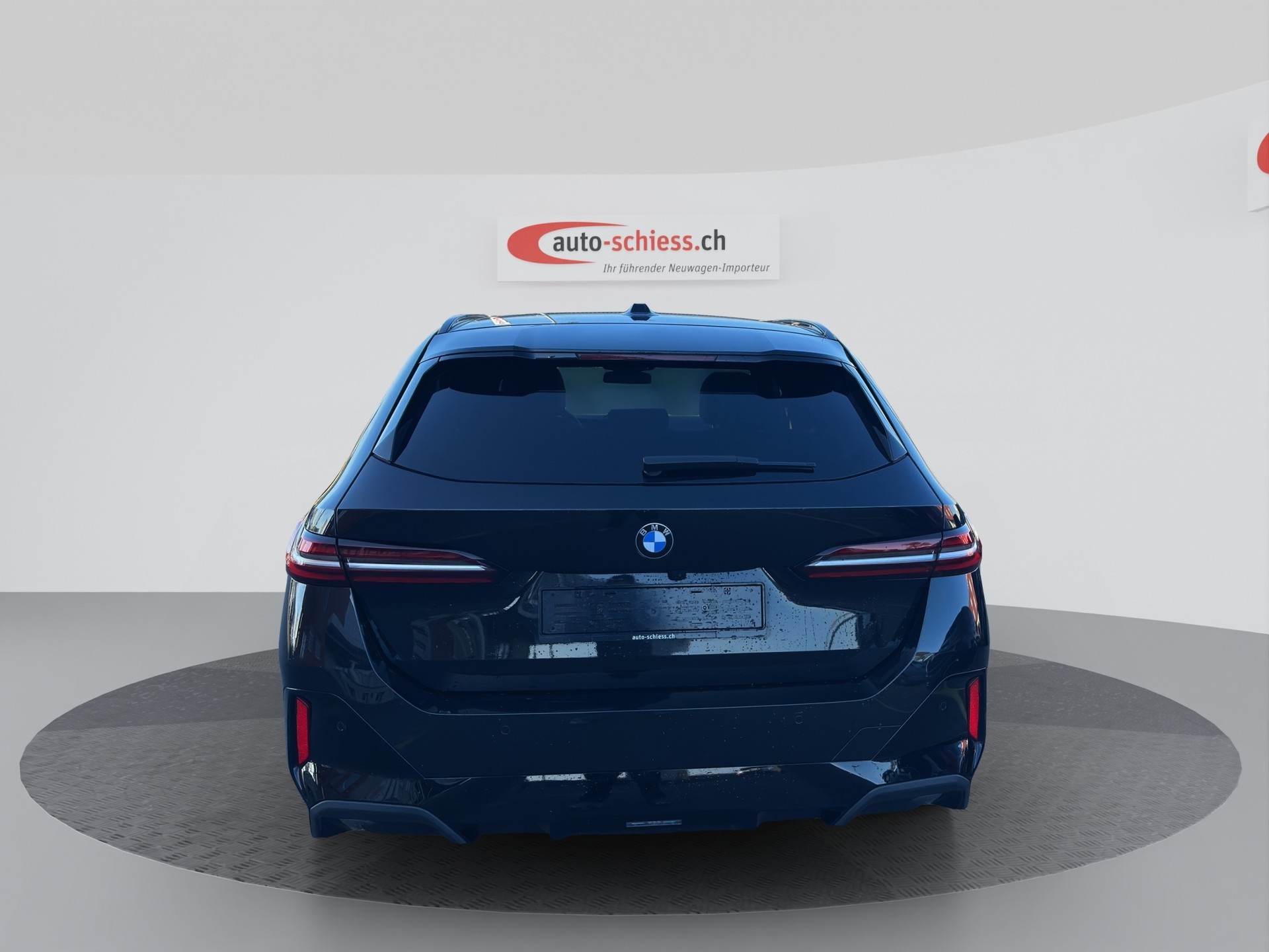 BMW 520 d xDrive Touring M Sport Shadow Line-image-2