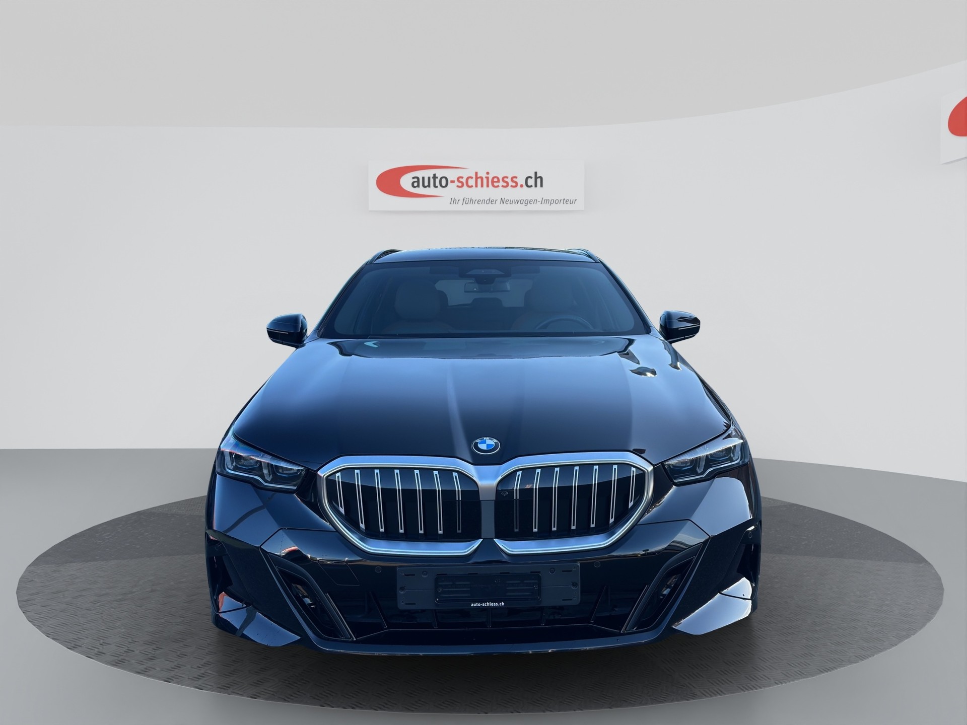 BMW 520 d xDrive Touring M Sport Shadow Line-image-3