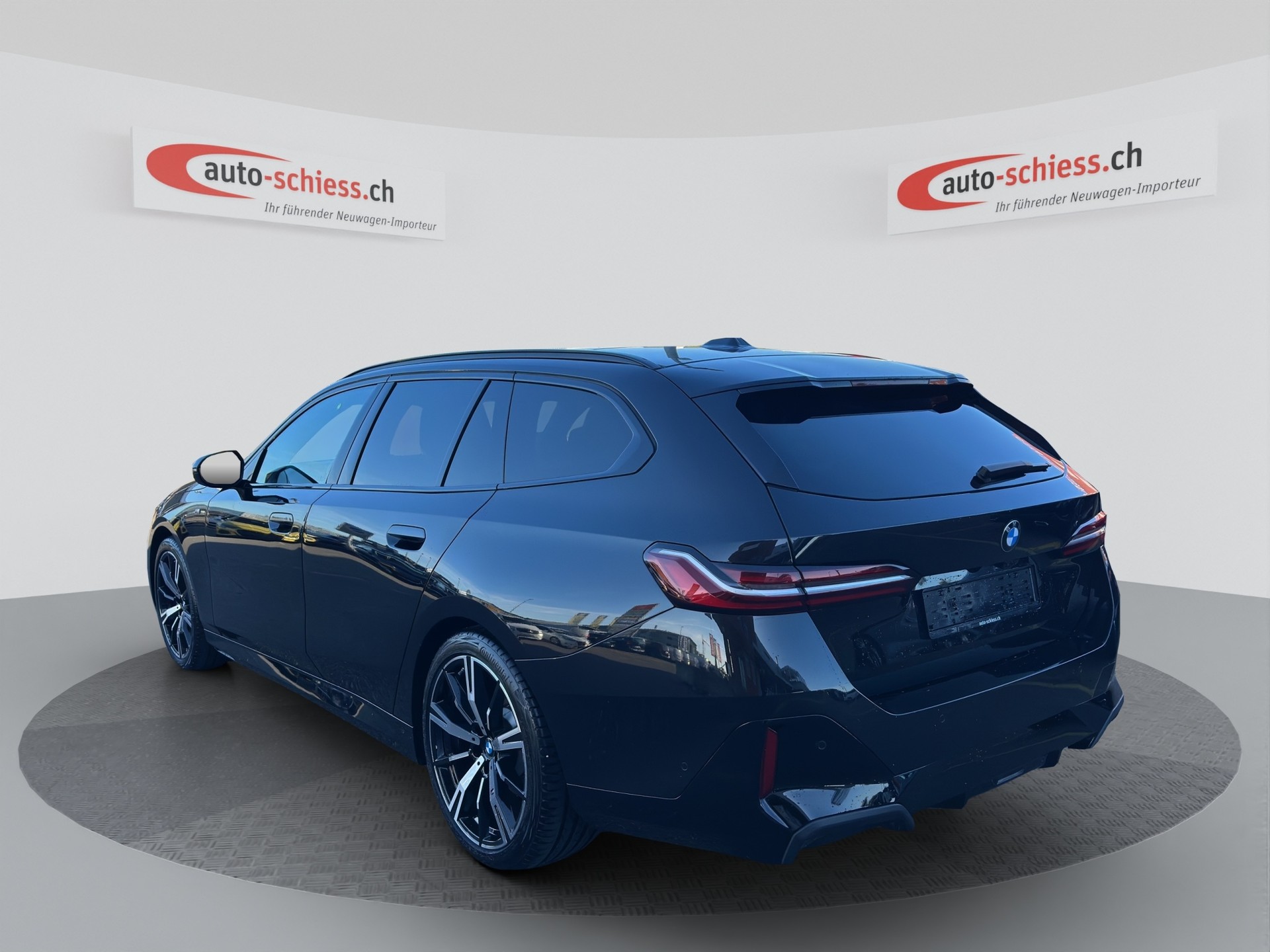 BMW 520 d xDrive Touring M Sport-image-4
