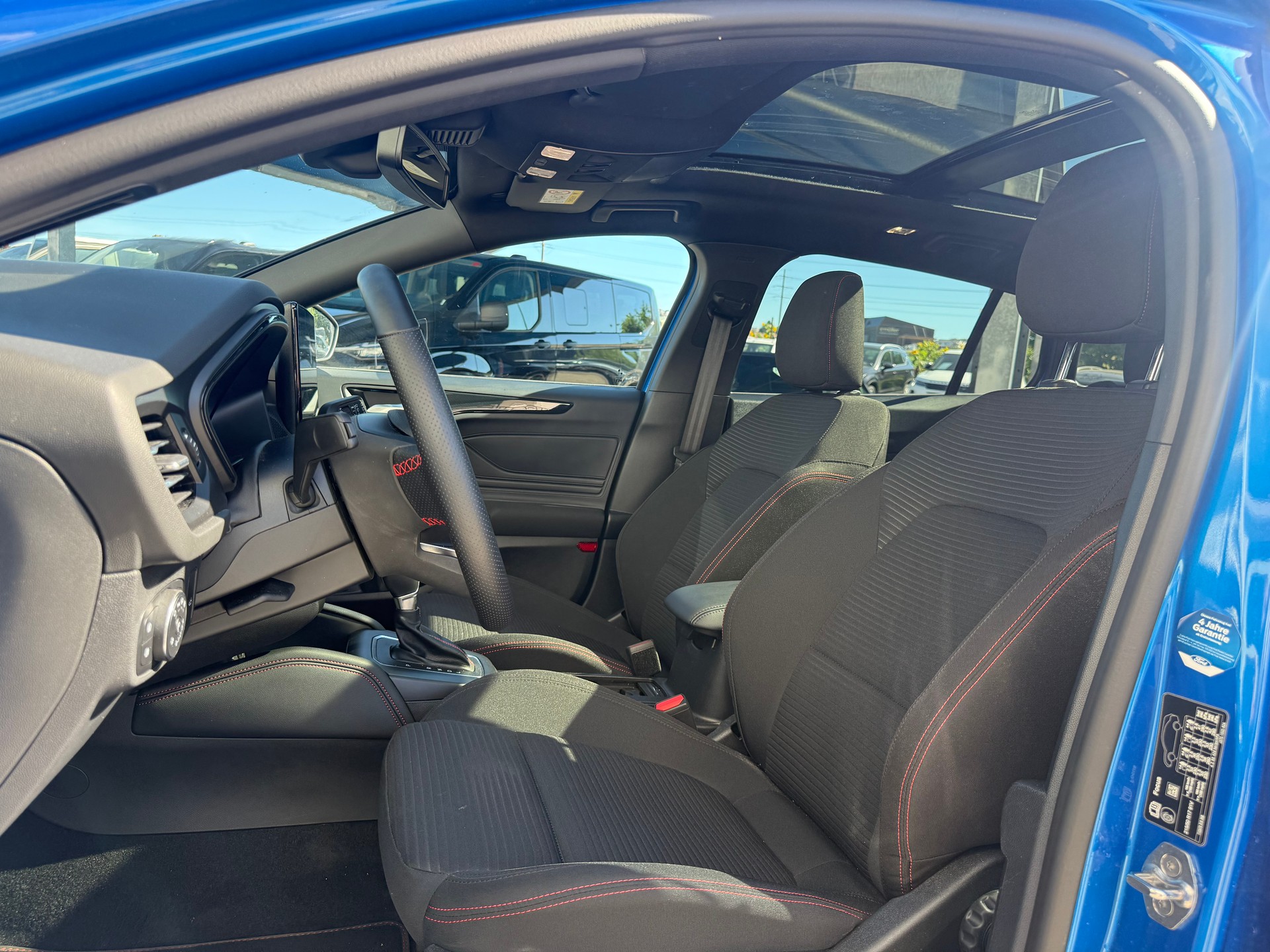 FORD Focus Station Wagon 1.0i EcoB Hybrid 155 ST-Line X-image-8