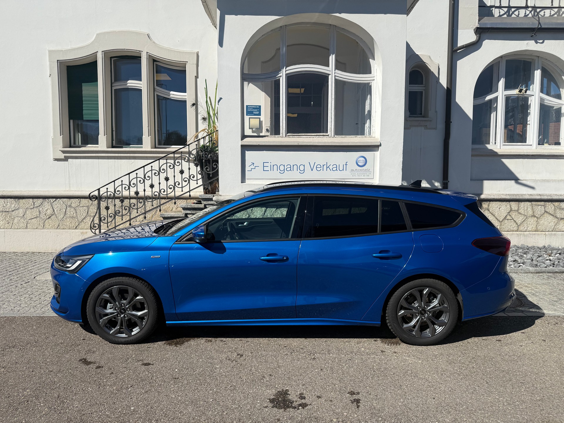 FORD Focus Station Wagon 1.0i EcoB Hybrid 155 ST-Line X-image-2