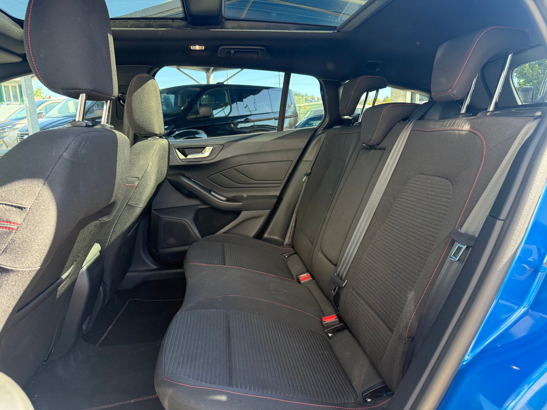 FORD Focus Station Wagon 1.0i EcoB Hybrid 155 ST-Line X-image-11