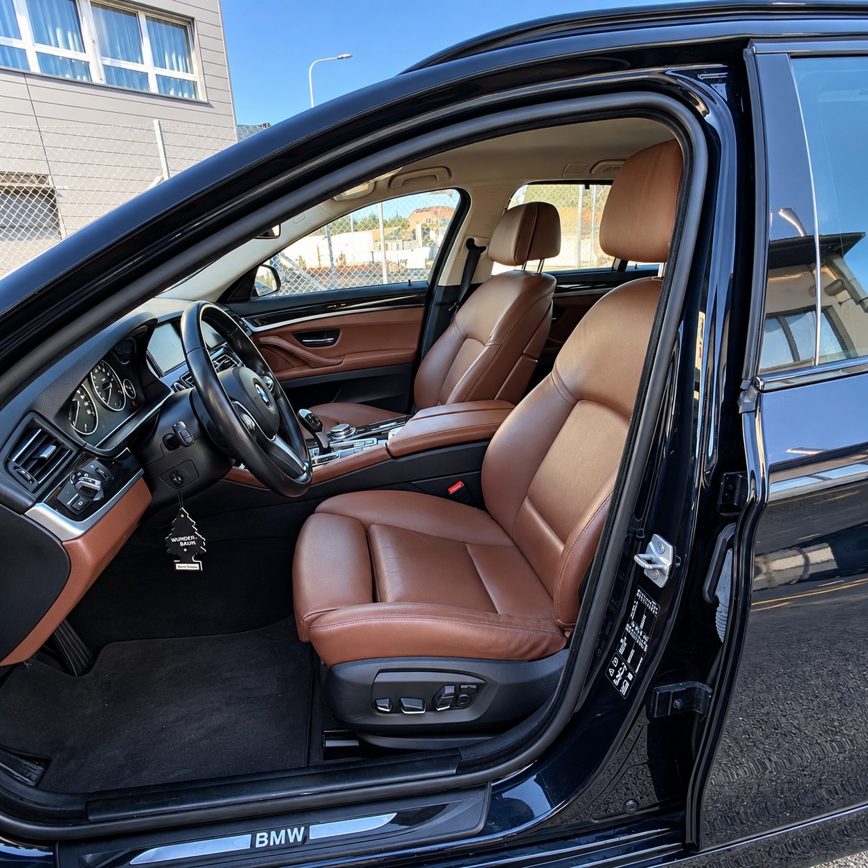 BMW 525d Touring xDrive Luxury Line Steptronic-image-3