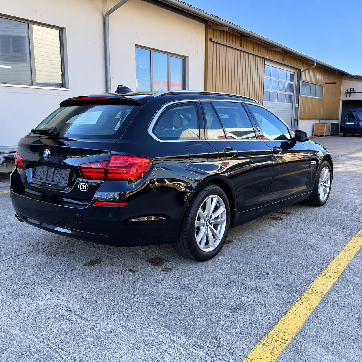BMW 525d Touring xDrive Luxury Line Steptronic-image-7