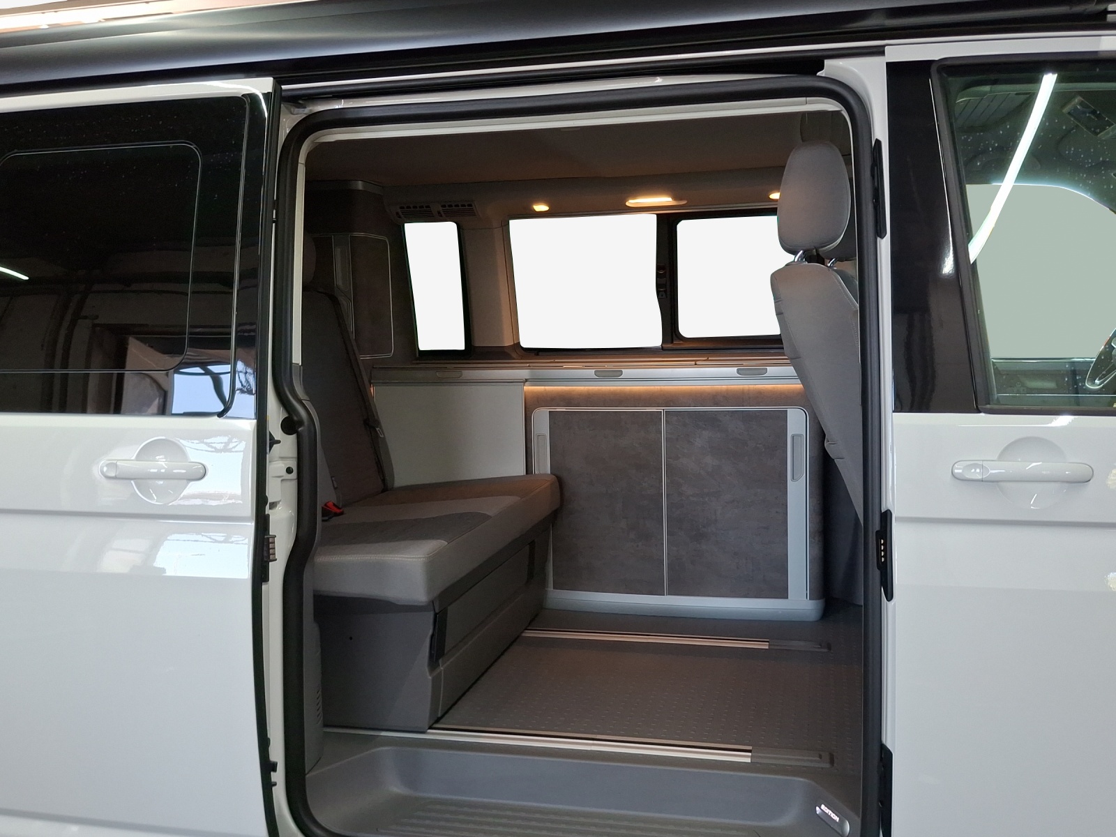 VW T6.1 California 2.0 TDI Ocean Edition Liberty DSG-image-11