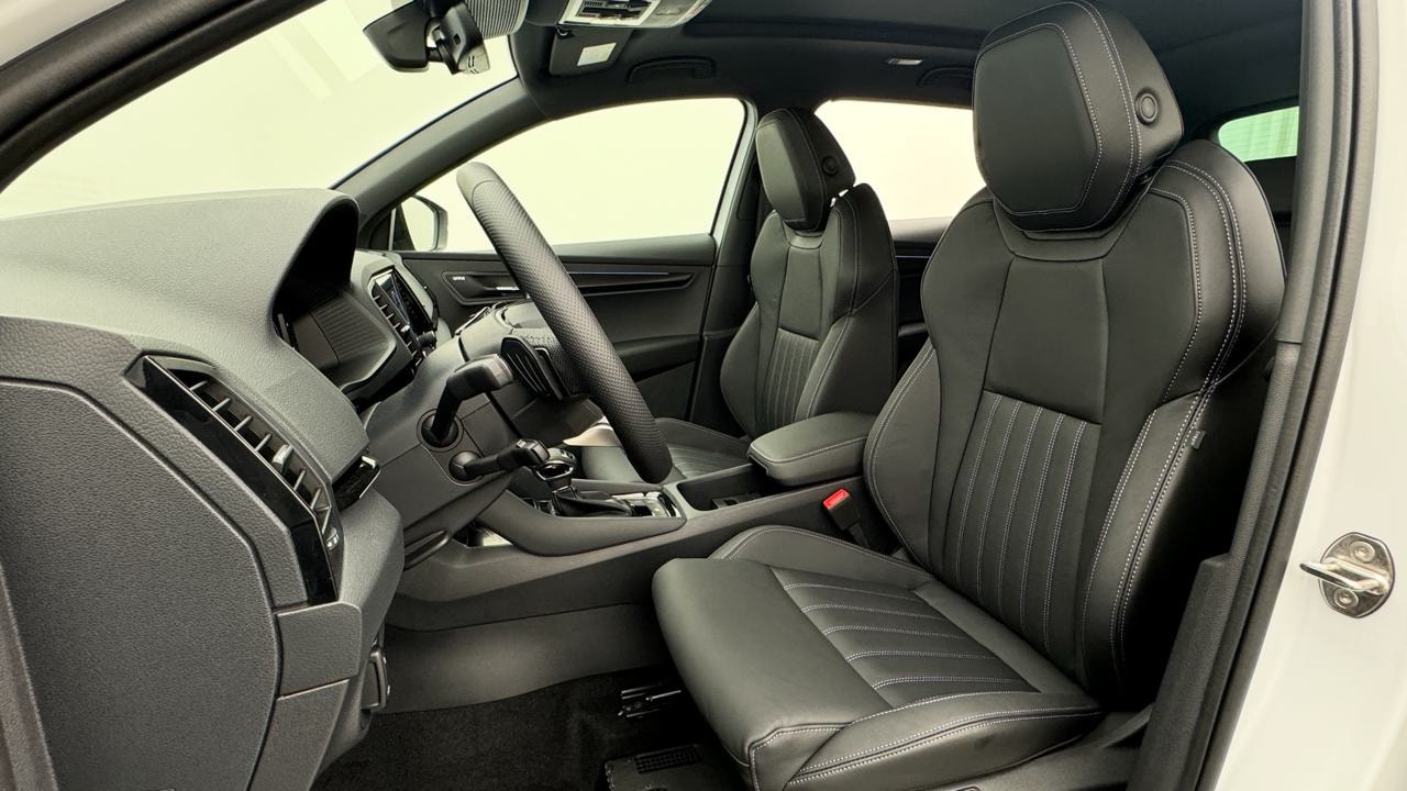 SKODA Karoq 2.0 TSI SportLine 4x4 DSG-image-4