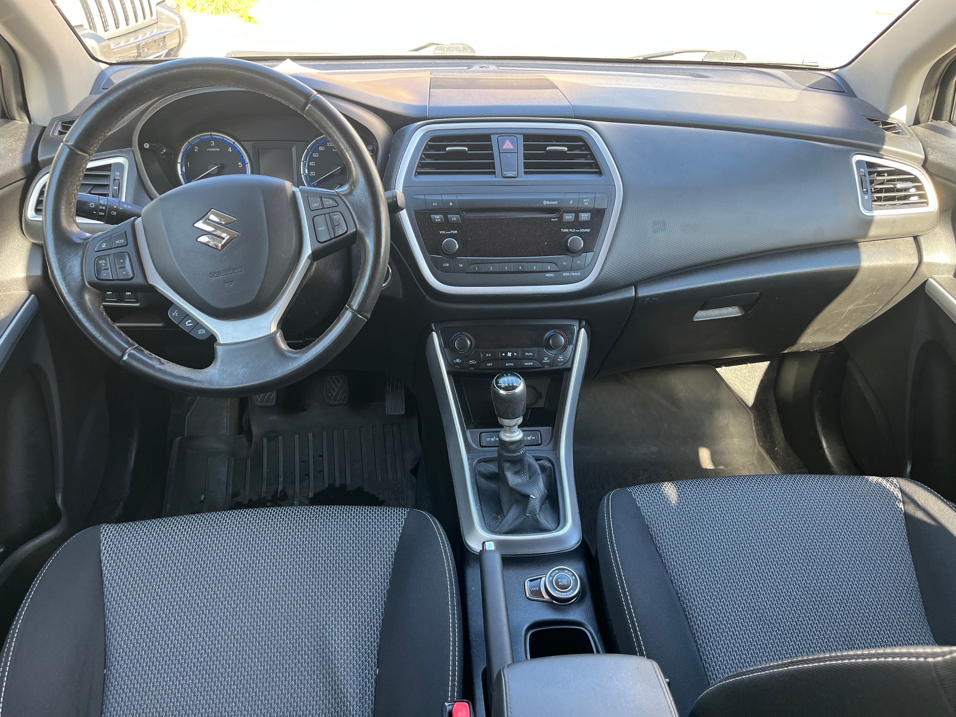 SUZUKI SX4 S-Cross 1.6 TD Compact+ 4WD-image-8