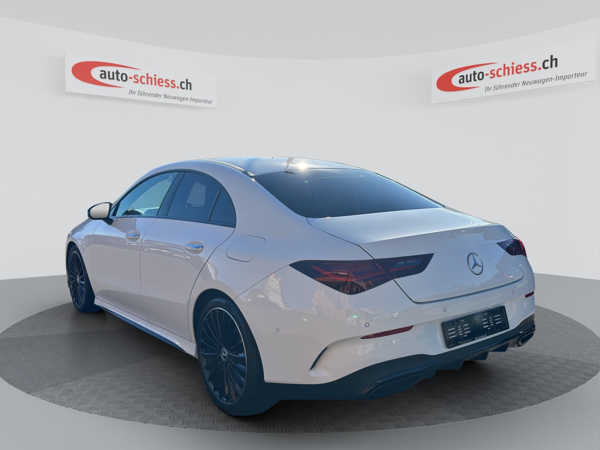 MERCEDES-BENZ CLA 200 AMG Edition Night 7G-DCT-image-2