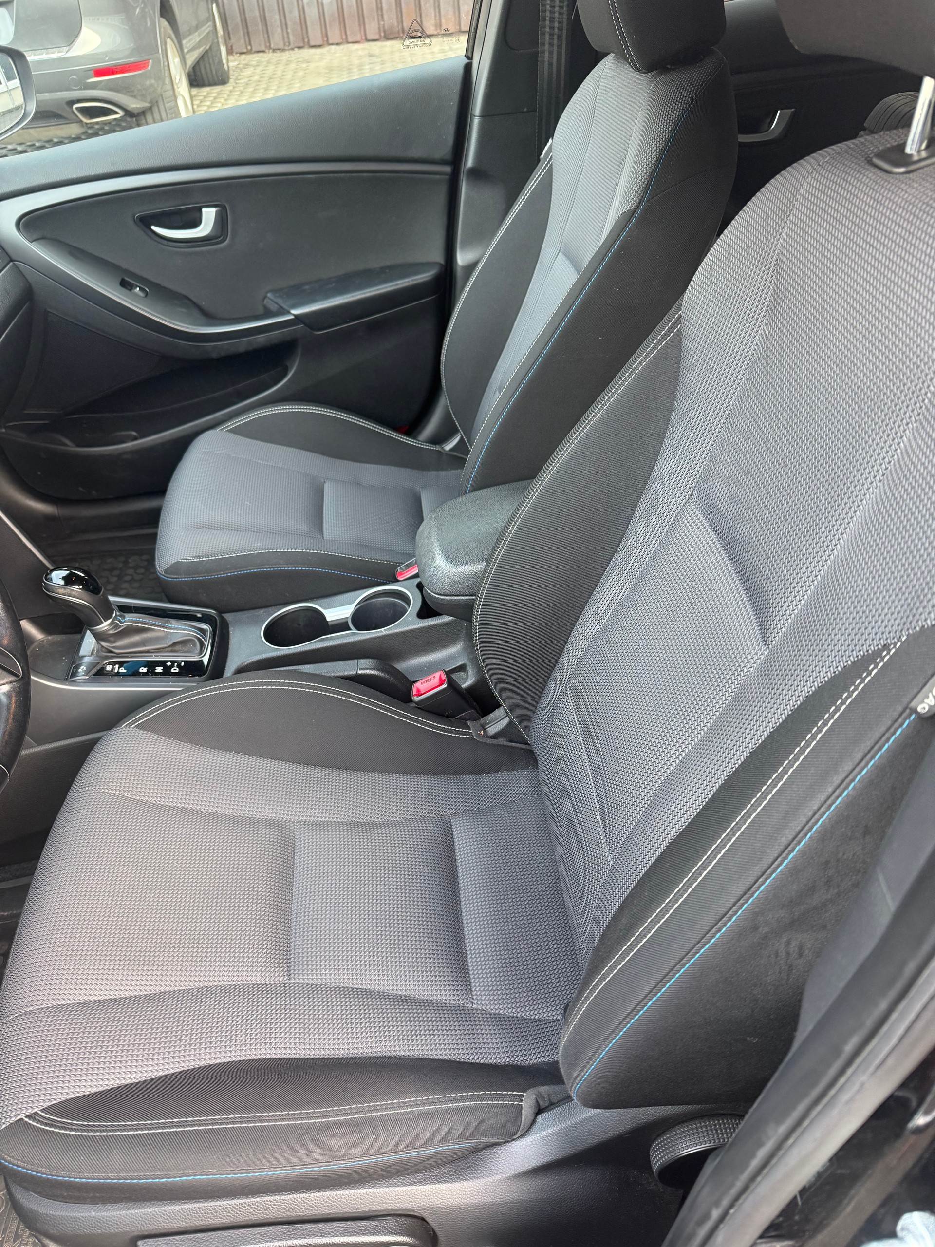HYUNDAI i30 1.6 CRDi GO Automatic DCT-image-9