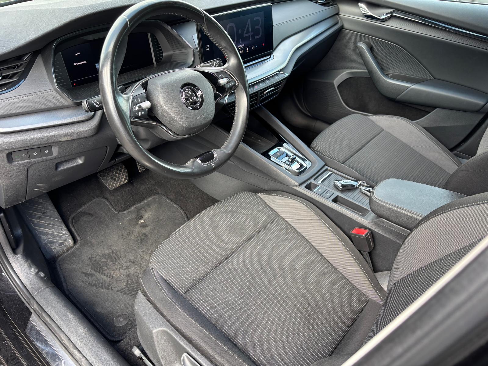 SKODA Octavia Combi 2.0 TDI DSG Ambition-image-8