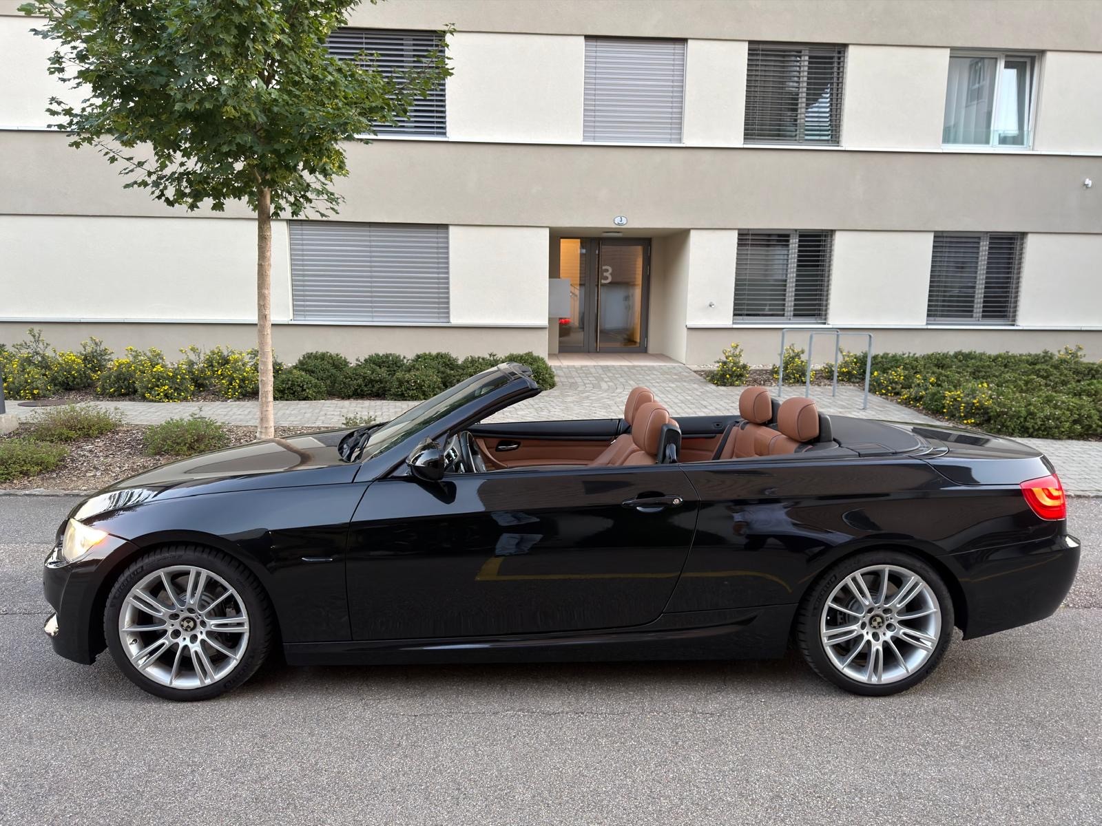 BMW 335i Cabriolet DSG-image-1