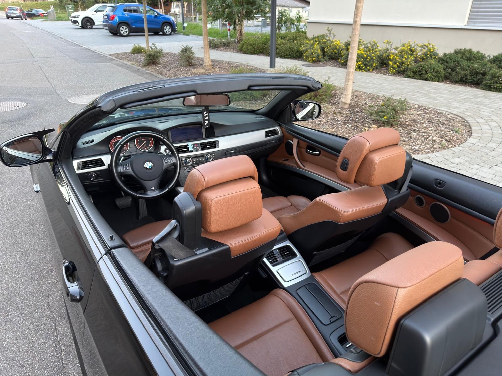 BMW 335i Cabriolet DSG-image-11