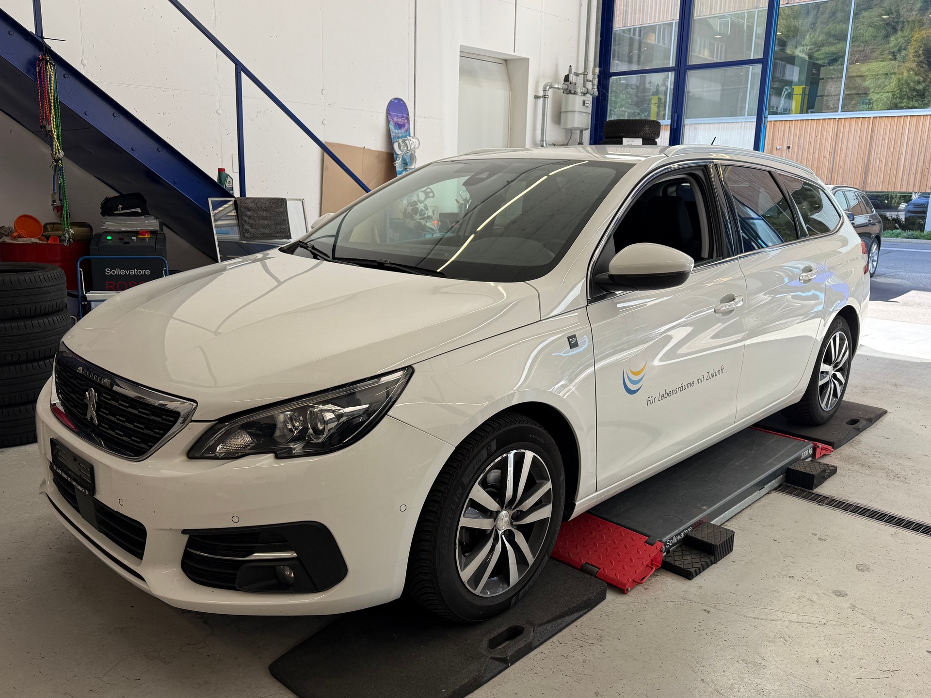 PEUGEOT 308 SW 1.5 BlueHDI Tech Edition EAT8-image-0