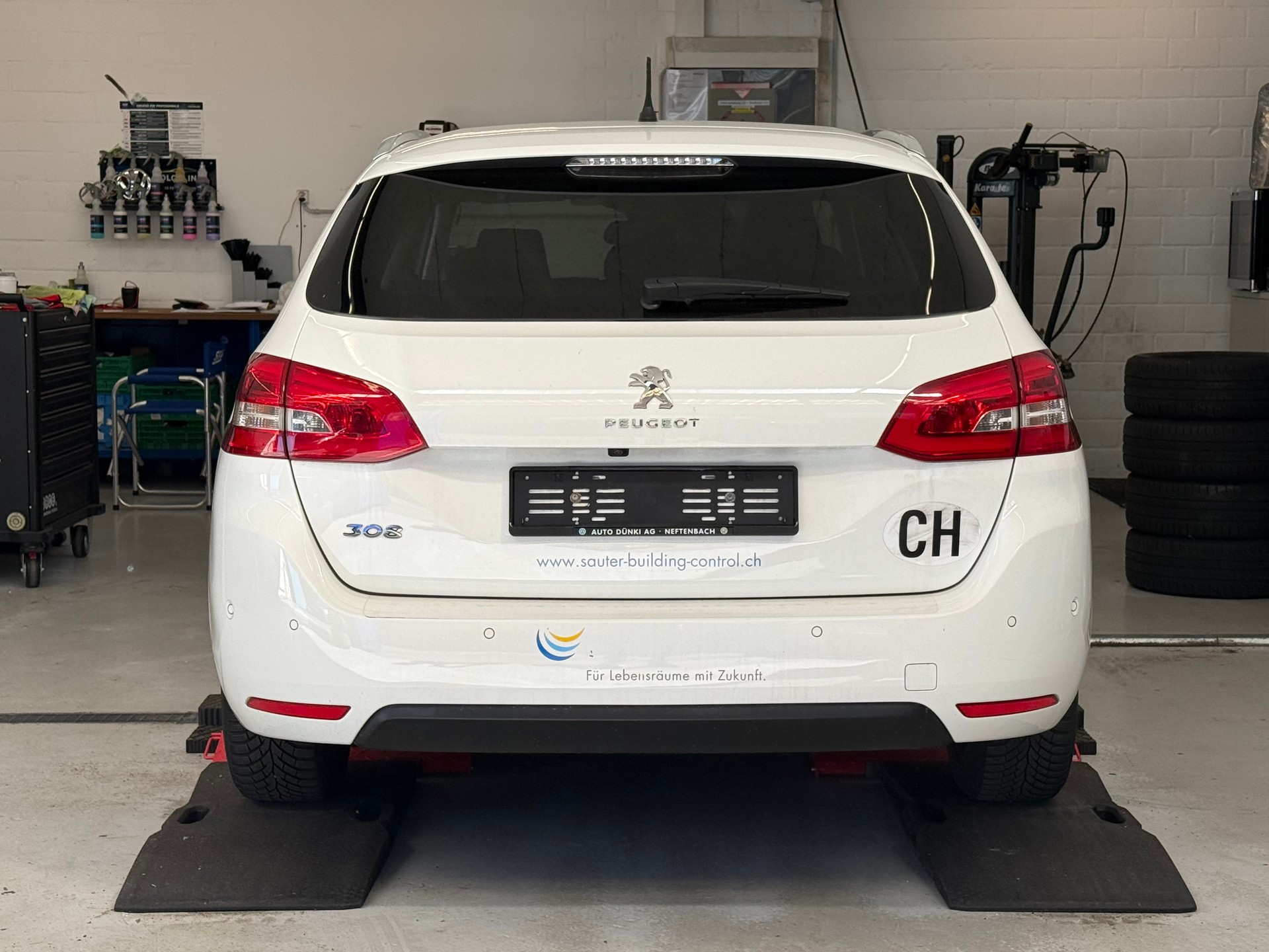 PEUGEOT 308 SW 1.5 BlueHDI Tech Edition EAT8-image-3