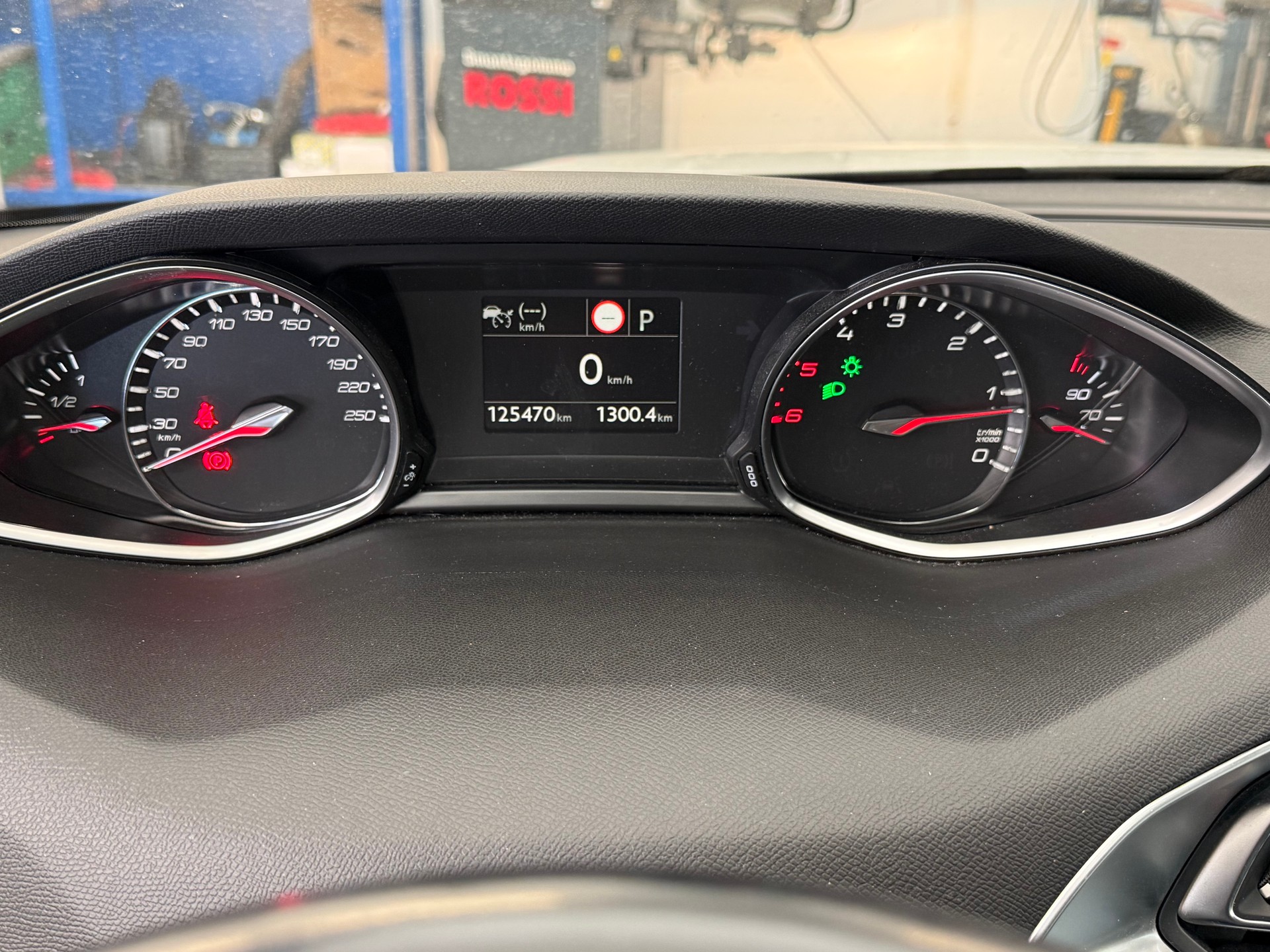 PEUGEOT 308 SW 1.5 BlueHDI Tech Edition EAT8-image-13