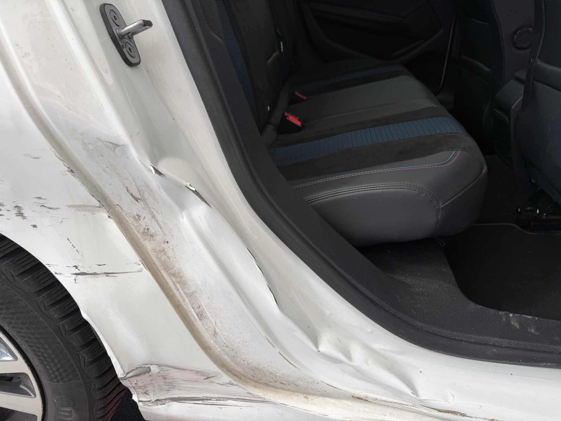 PEUGEOT 308 SW 1.5 BlueHDI Tech Edition EAT8-image-8