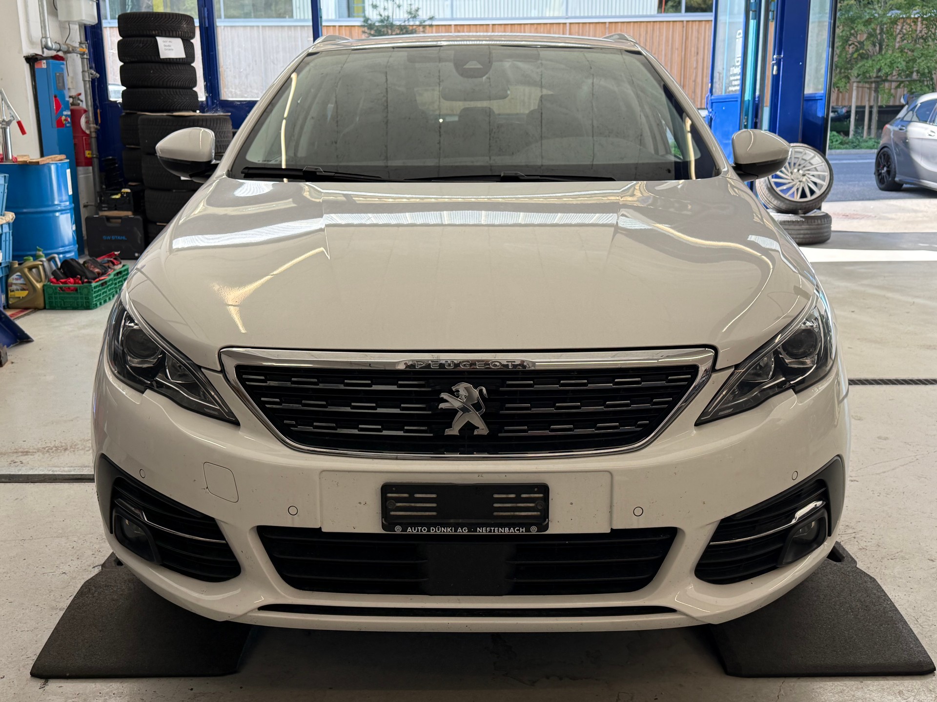 PEUGEOT 308 SW 1.5 BlueHDI Tech Edition EAT8-image-6